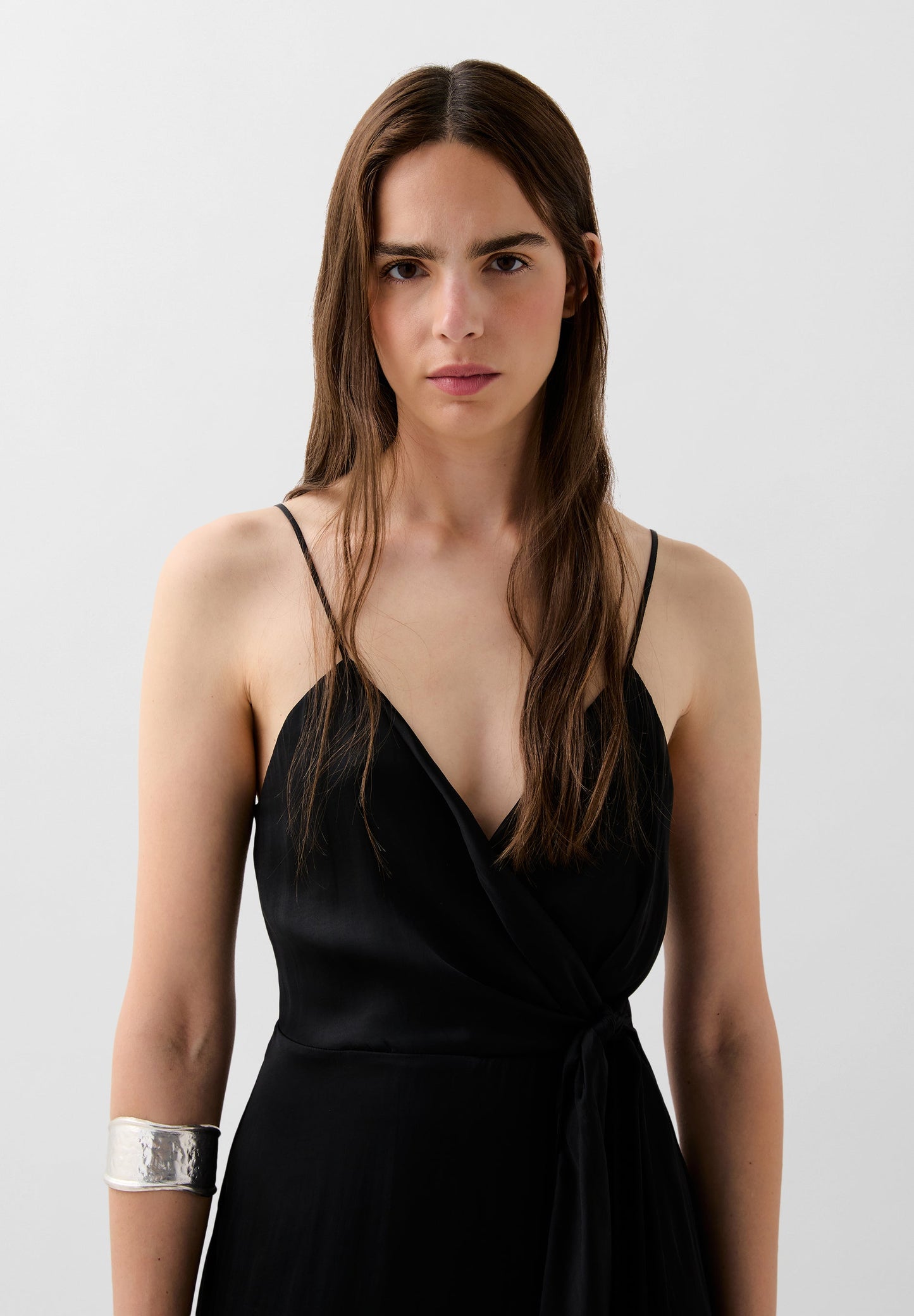 VESTIDO ESCOTE ASIMÉTRICO
