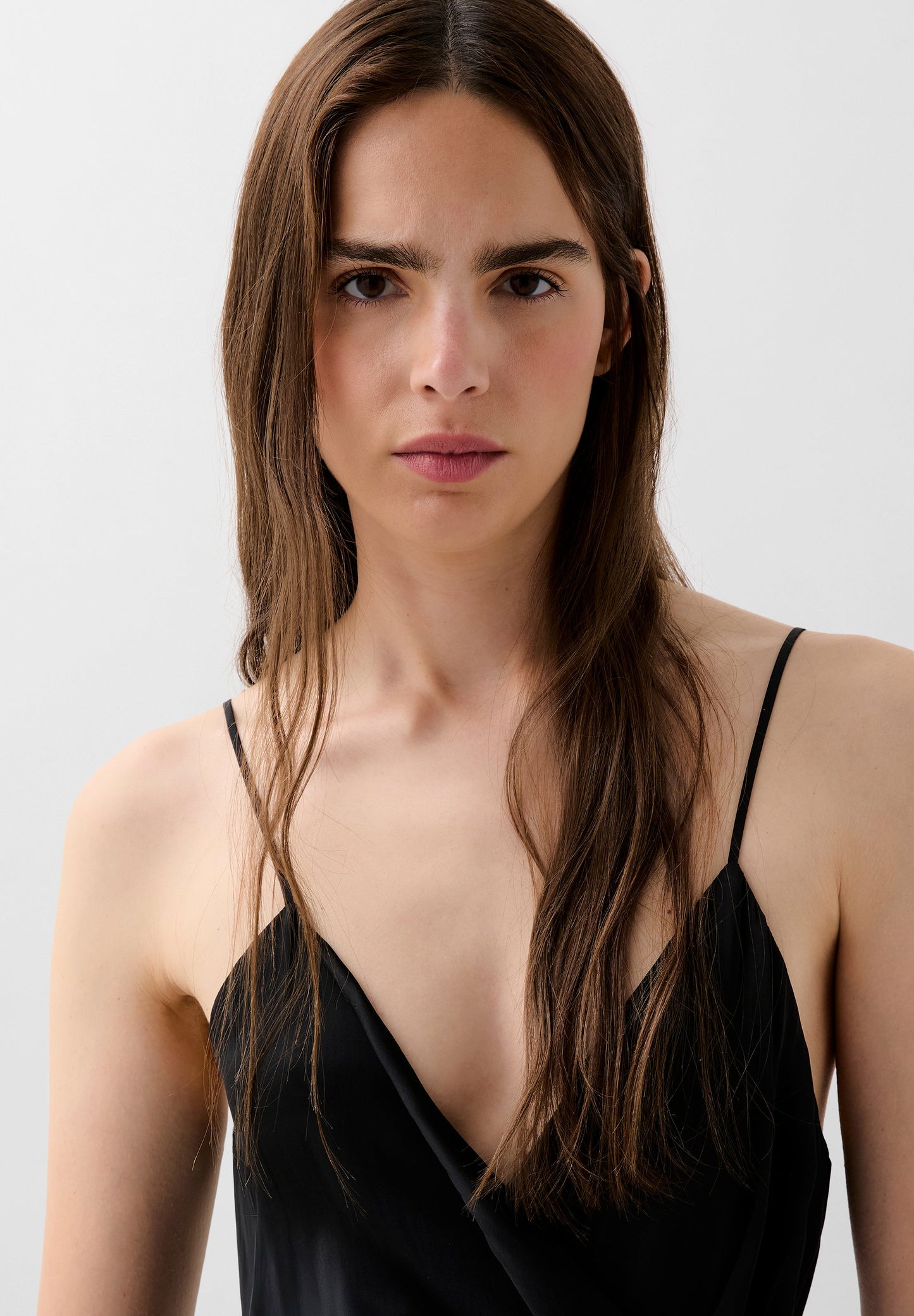 VESTIDO ESCOTE ASIMÉTRICO