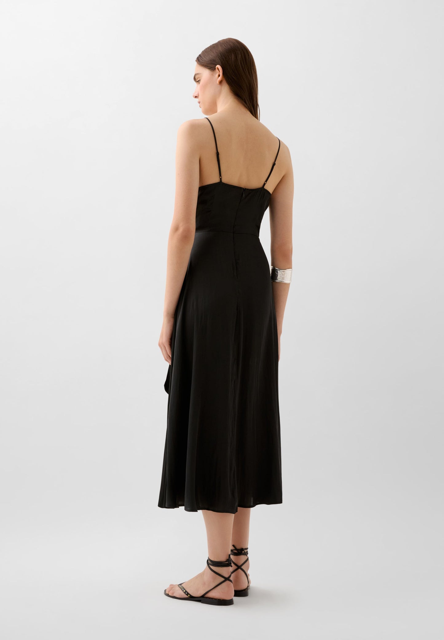 VESTIDO ESCOTE ASIMÉTRICO