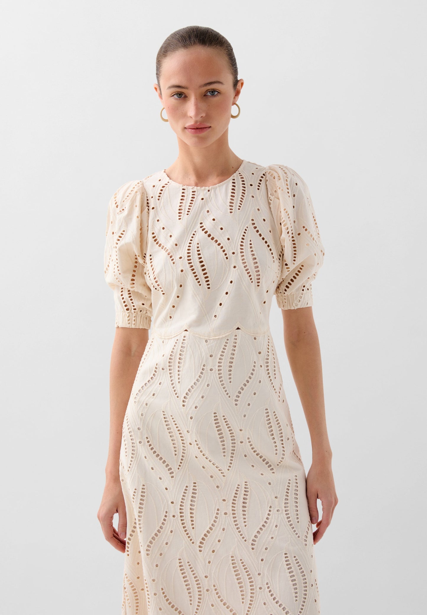 VESTIDO BORDADO MANGA ABULLONADA