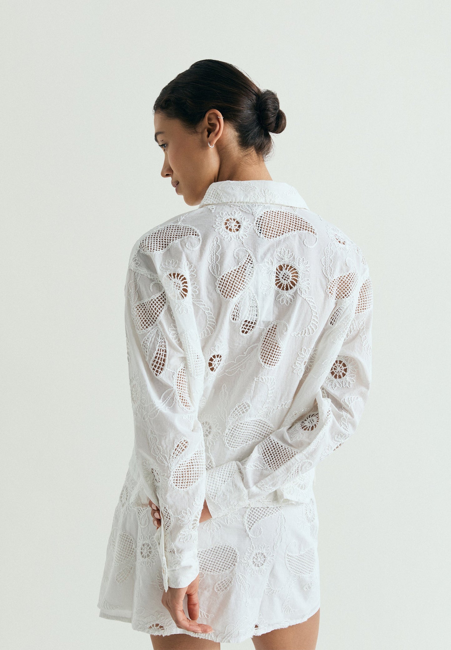 CAMISA BORDADOS PERFORADA