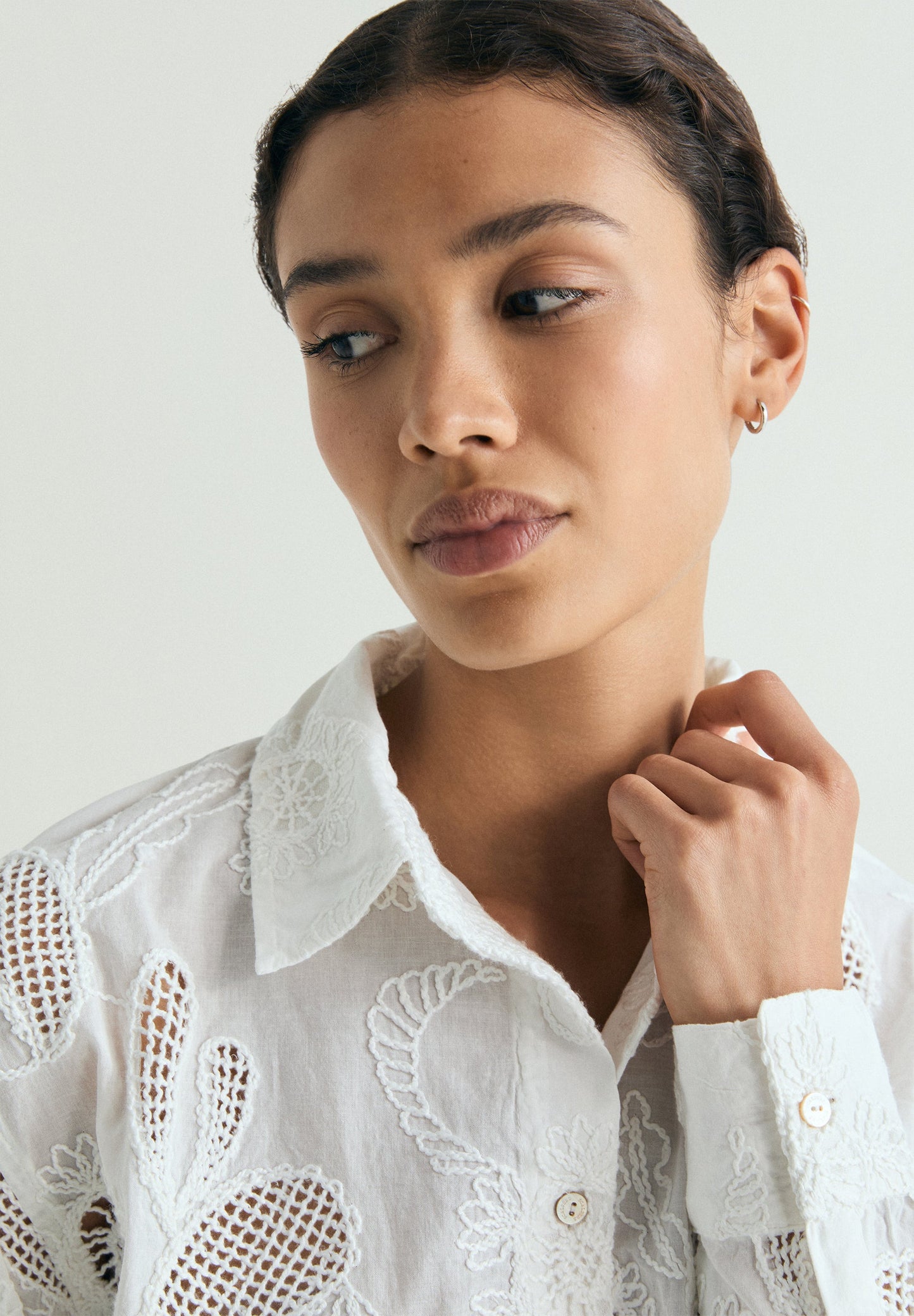 CAMISA BORDADOS PERFORADA