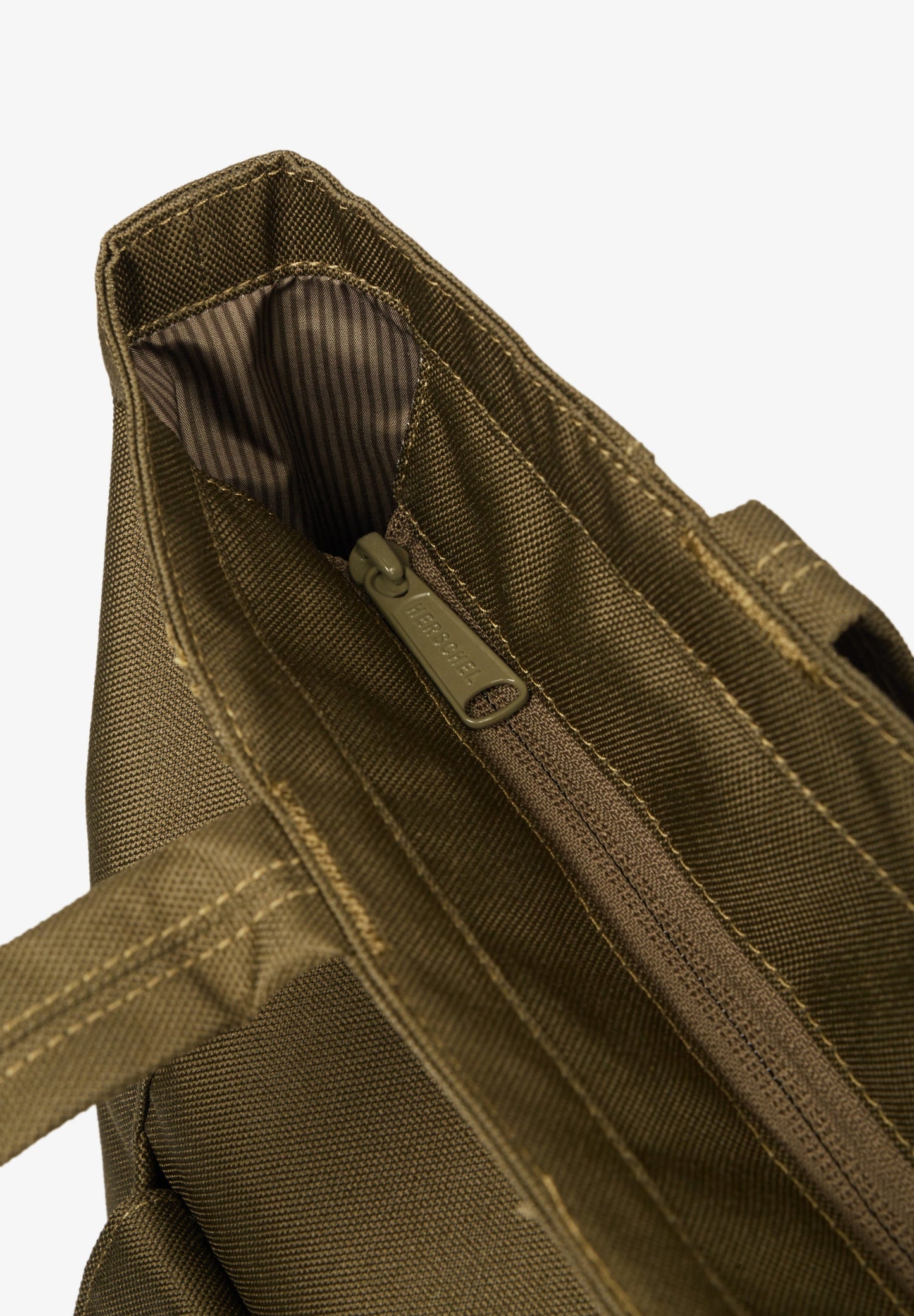 HERSCHEL | TOTE RETREAT
