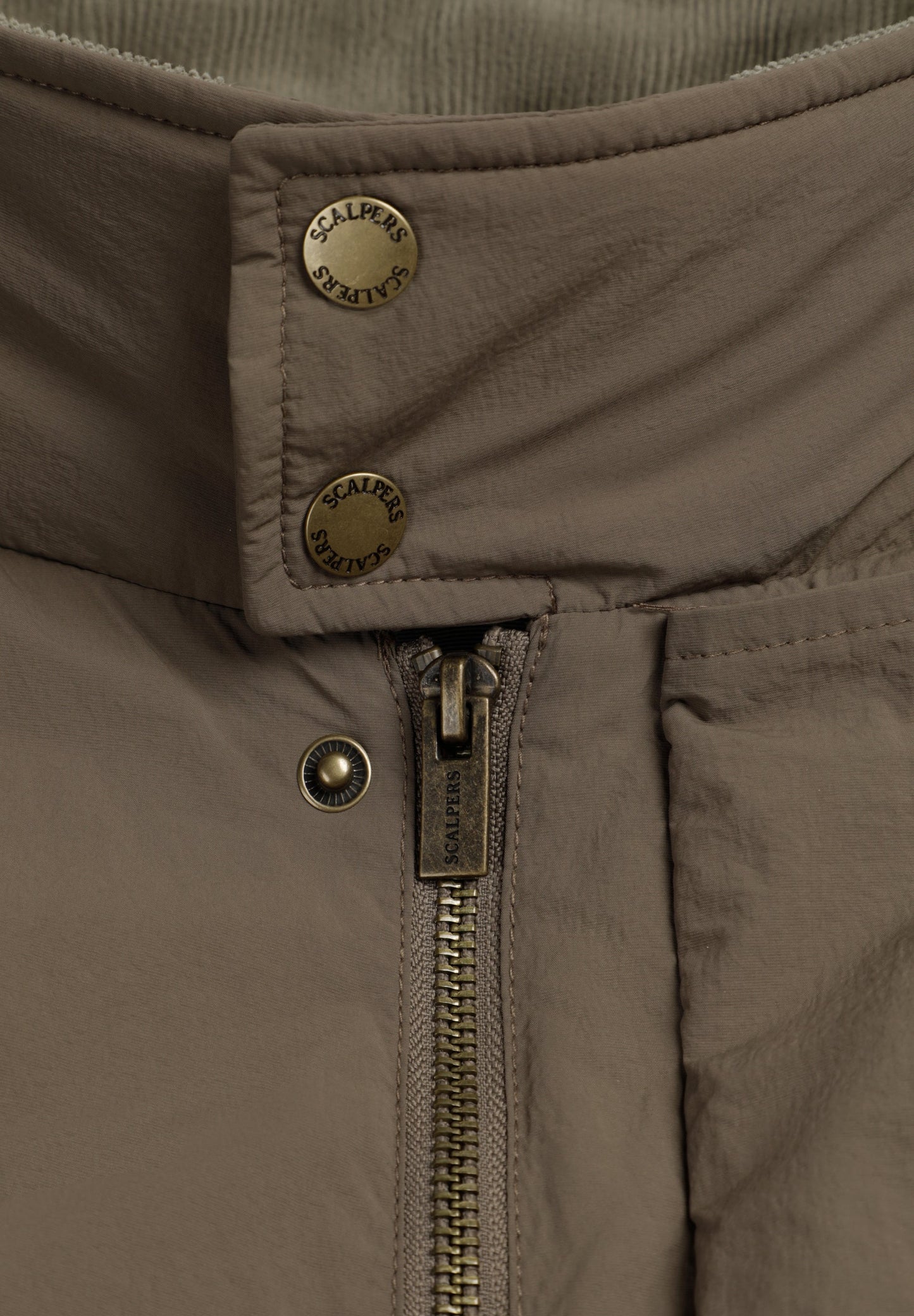 CHAQUETA TÉCNICA IMPERMEABLE