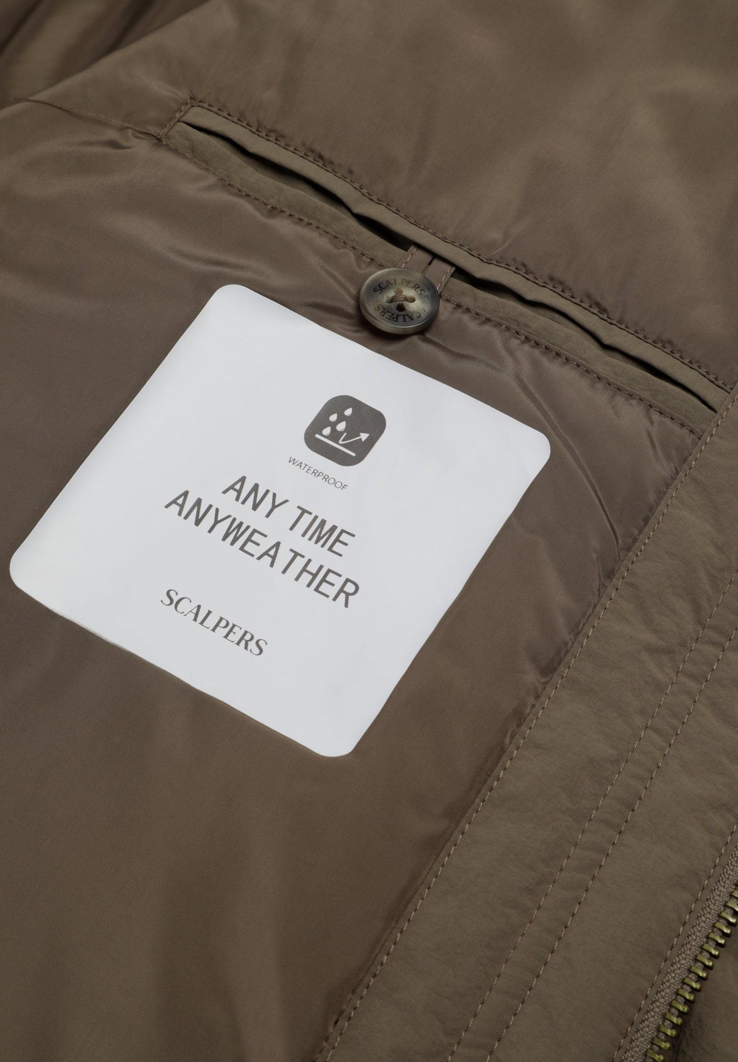 CHAQUETA TÉCNICA IMPERMEABLE