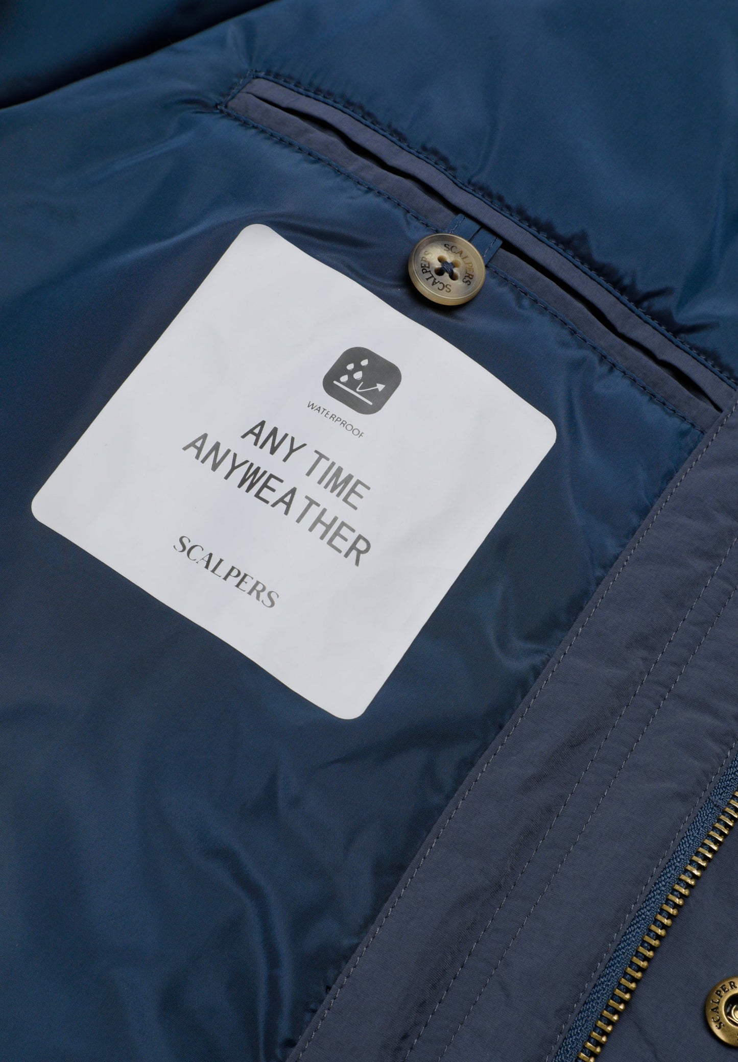 CHAQUETA TÉCNICA IMPERMEABLE