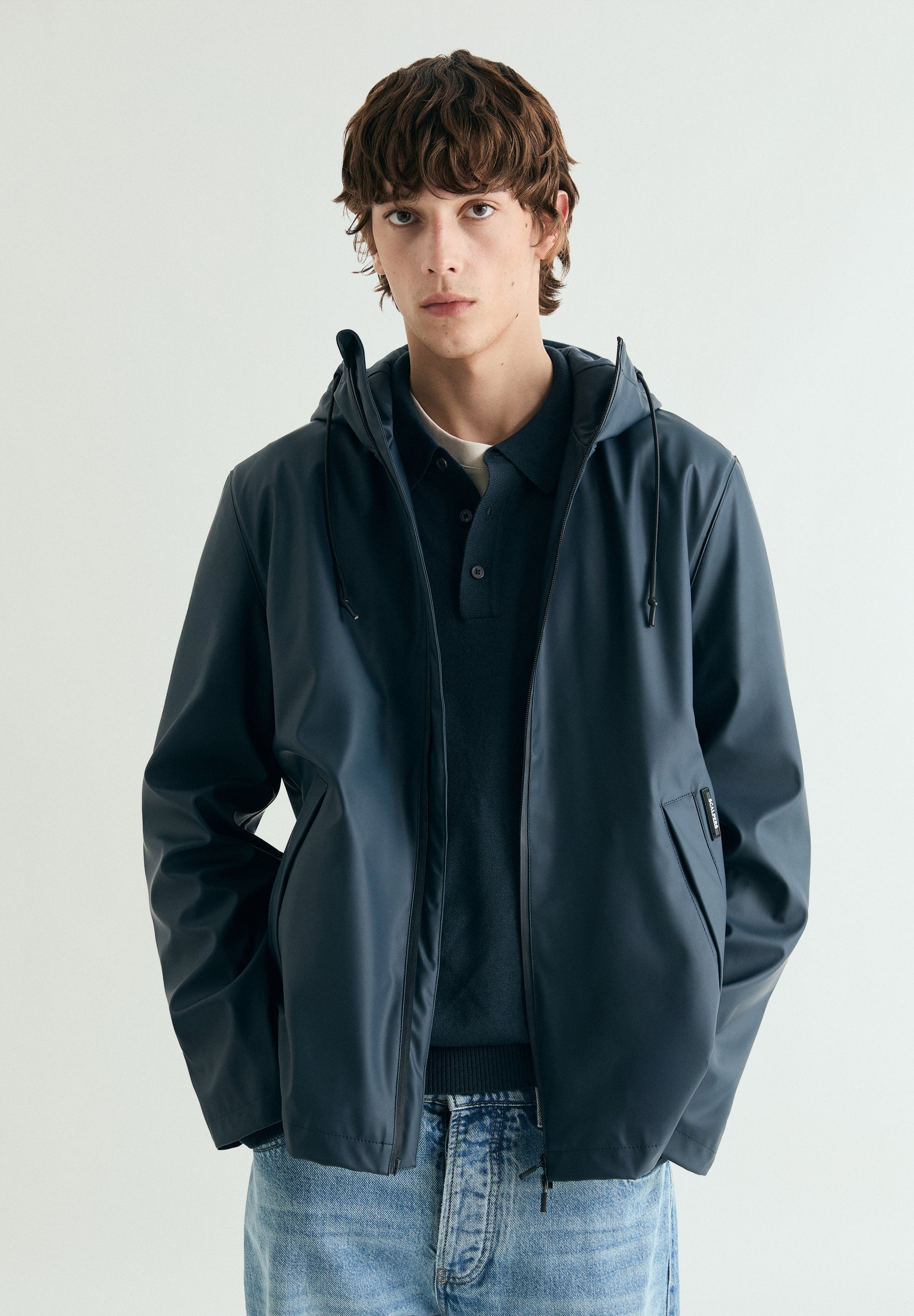 PARKA IMPERMEABLE CON CAPUCHA