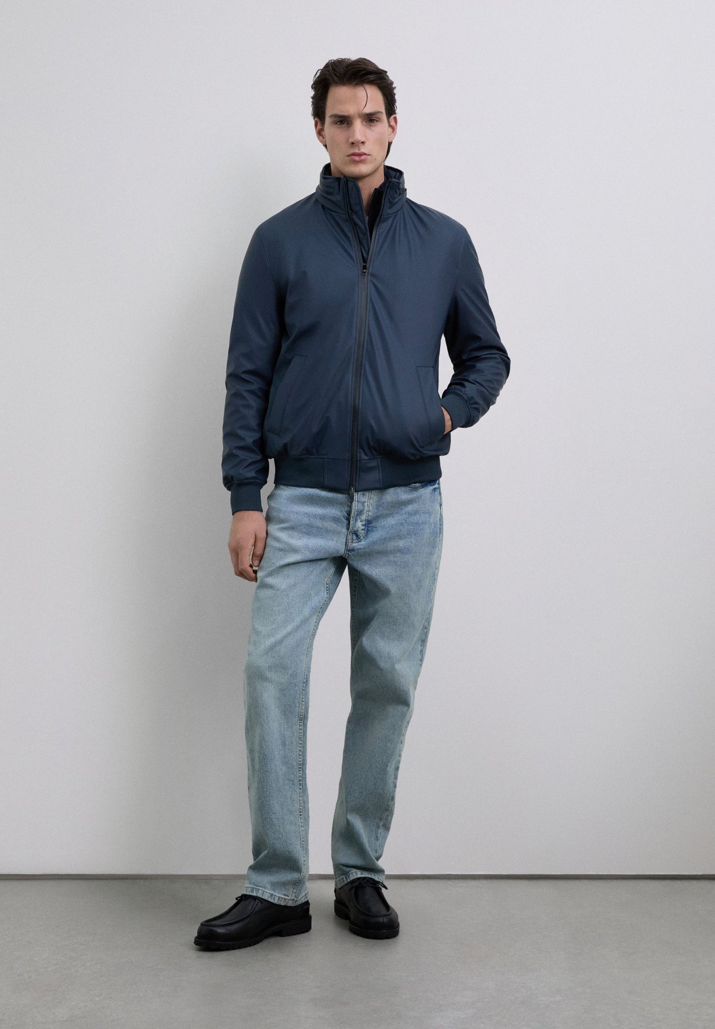 CHAQUETA CAPUCHA IMPERMEABLE