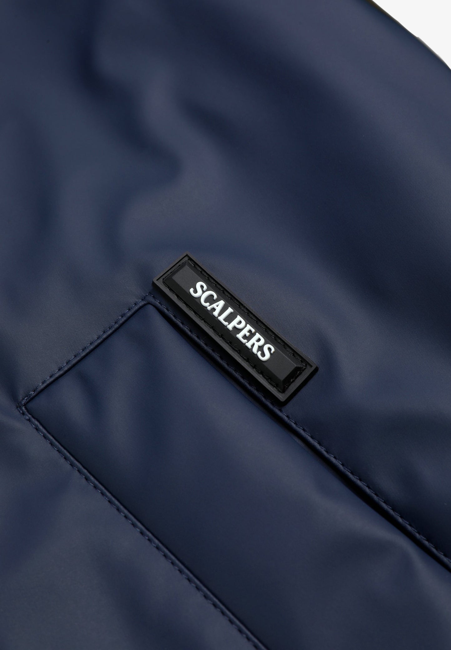 CHAQUETA CAPUCHA IMPERMEABLE