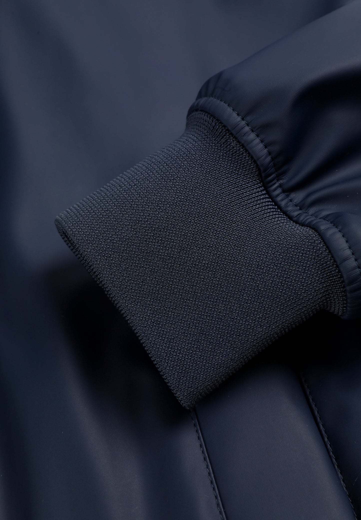 CHAQUETA CAPUCHA IMPERMEABLE