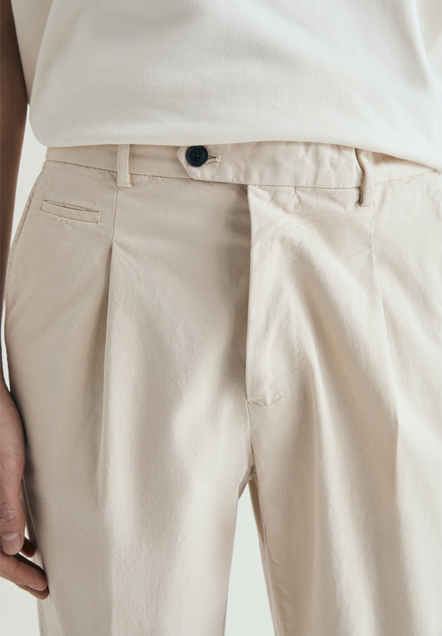PANTALÓN CHINO PINZAS