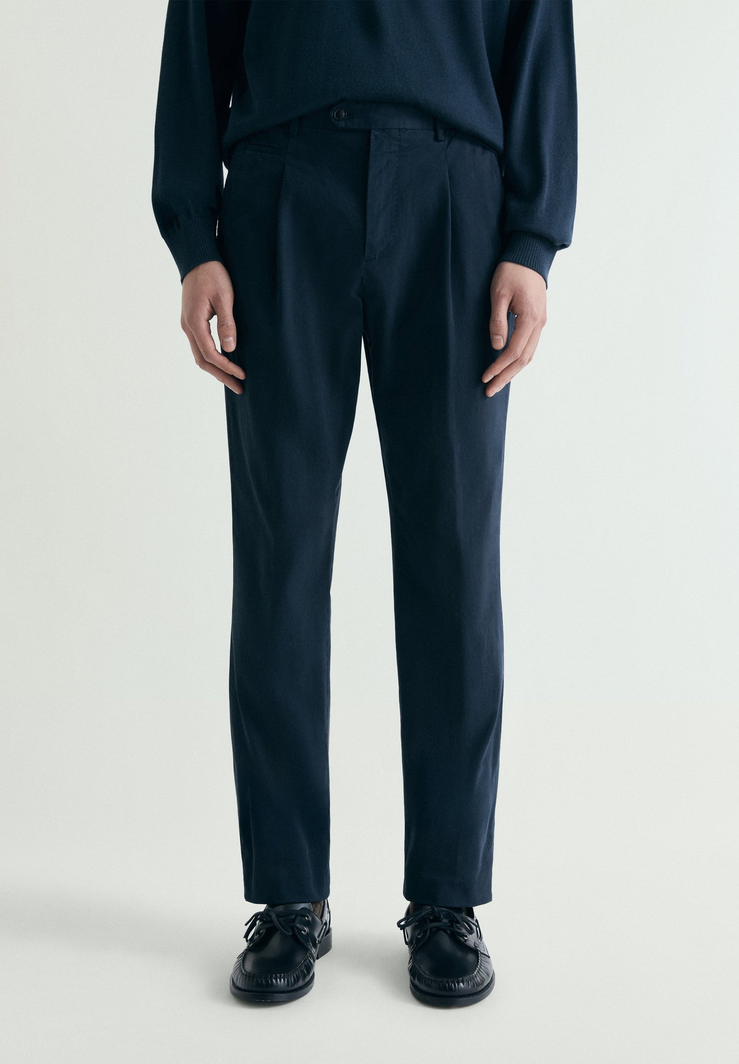 PANTALÓN CHINO PINZAS