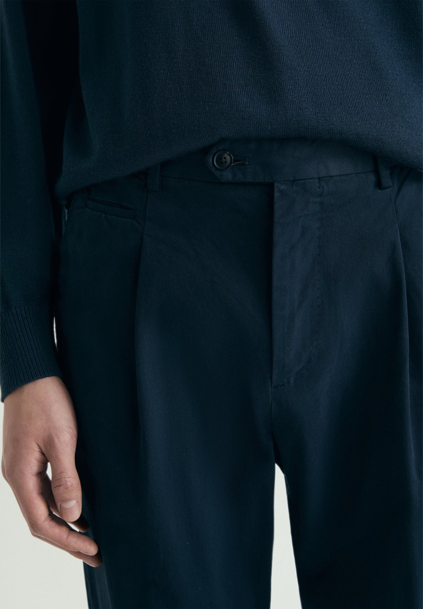 PANTALÓN CHINO PINZAS