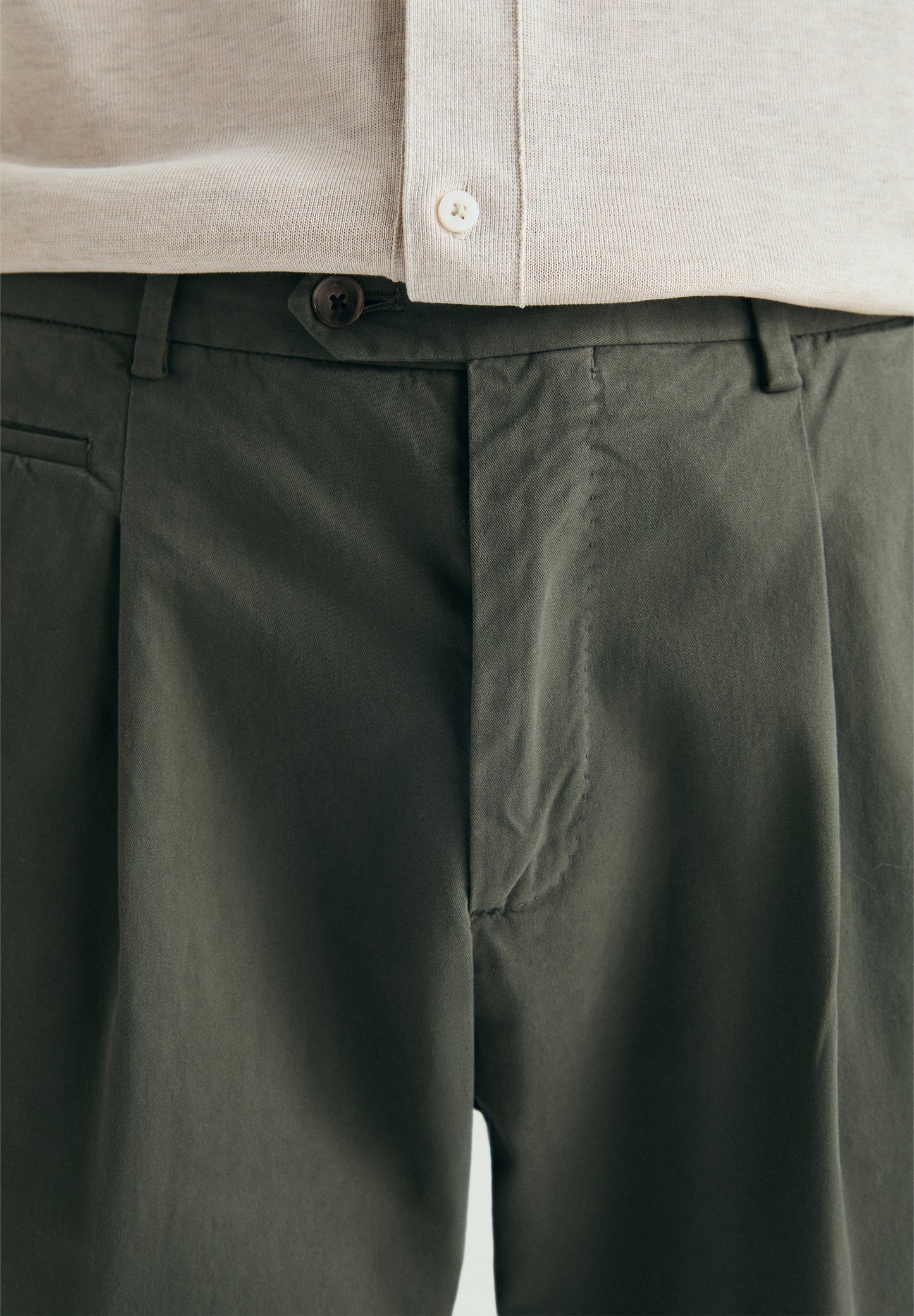 PANTALÓN CHINO PINZAS