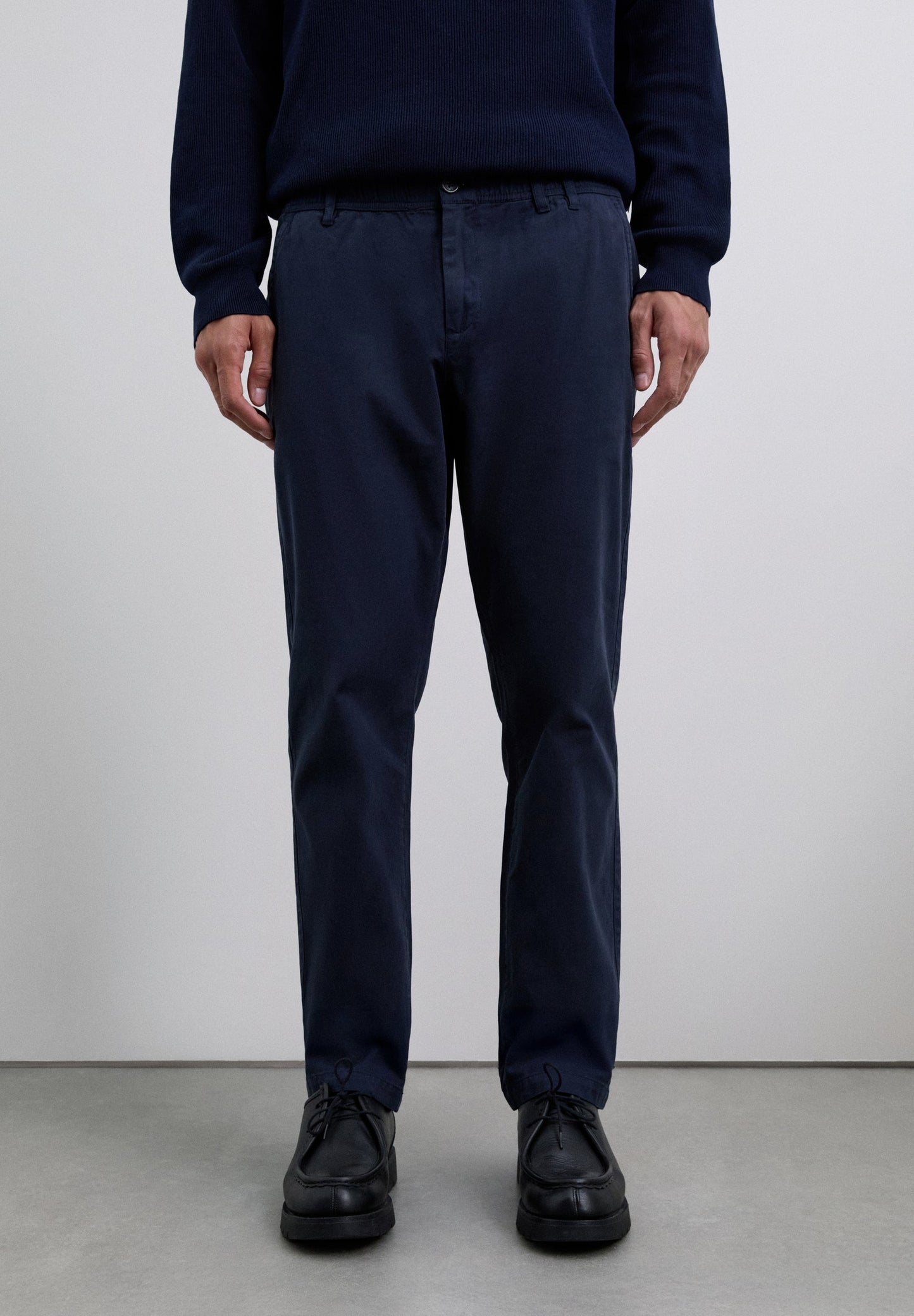 PANTALÓN SARGA REGULAR FIT