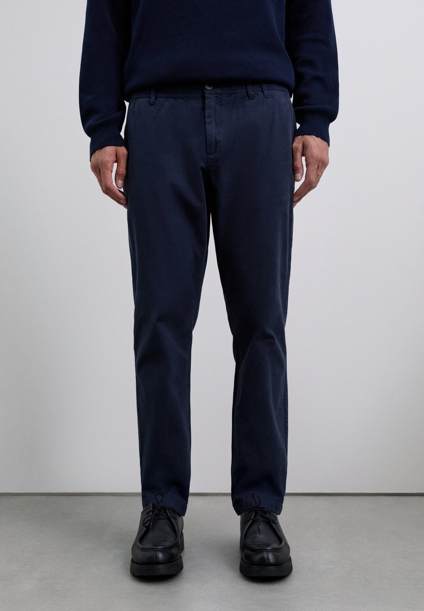 PANTALÓN SARGA REGULAR FIT