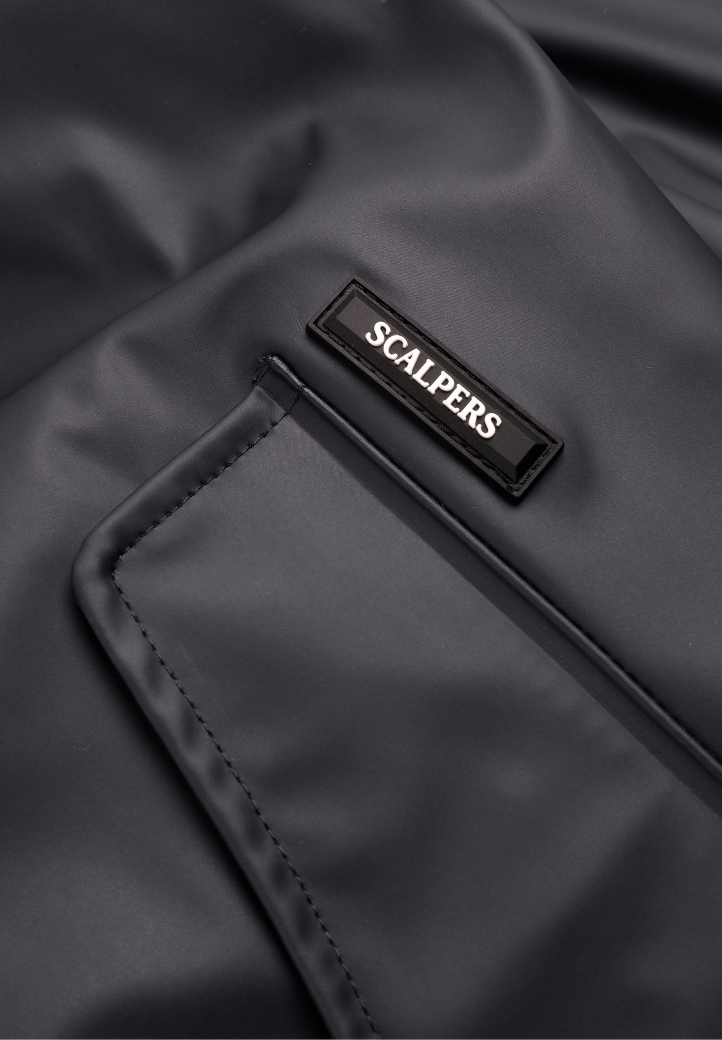 ABRIGO IMPERMEABLE LOGO