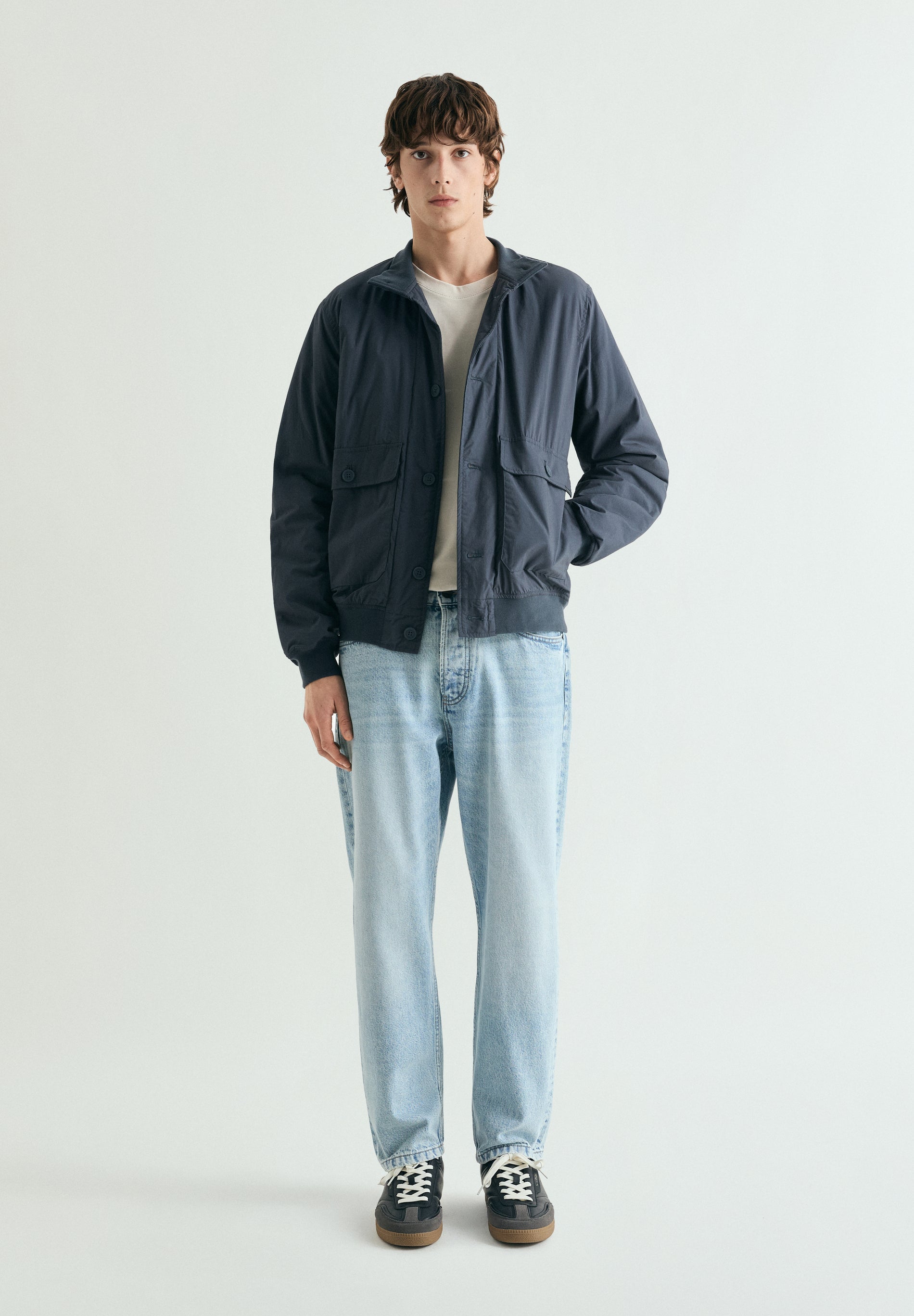 CHAQUETA ABOTONADA BOLSILLOS