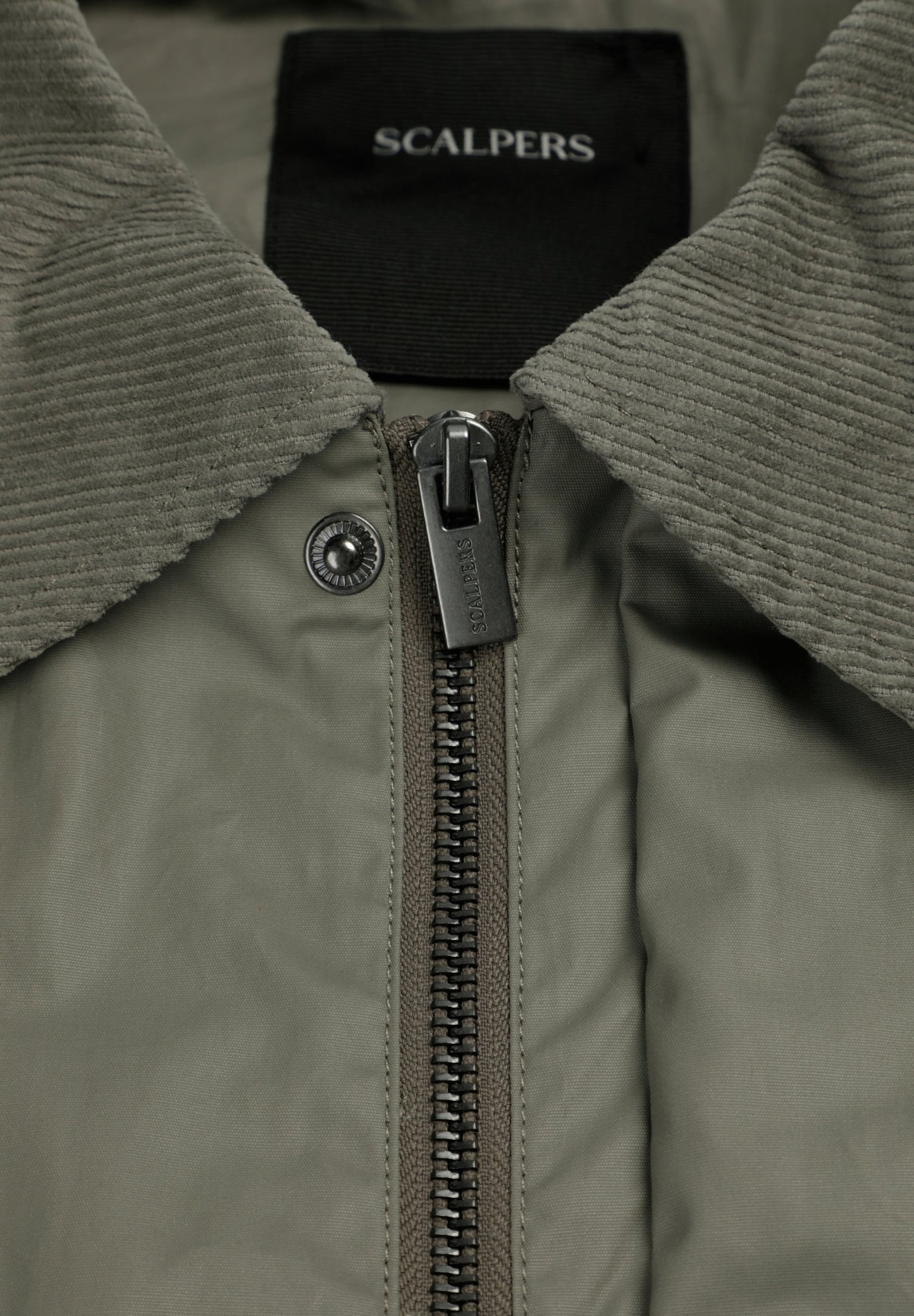 CHAQUETA ENCERADA CON SNAPS