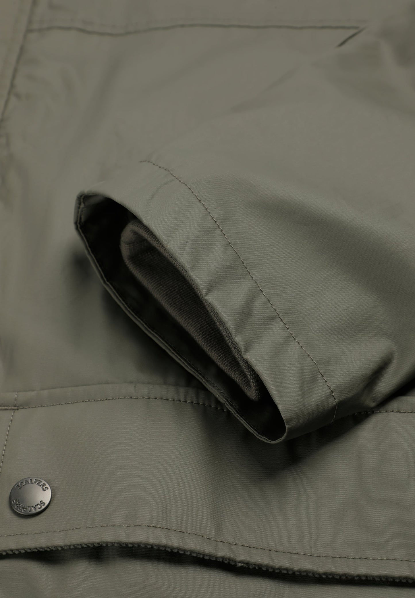 CHAQUETA ENCERADA CON SNAPS