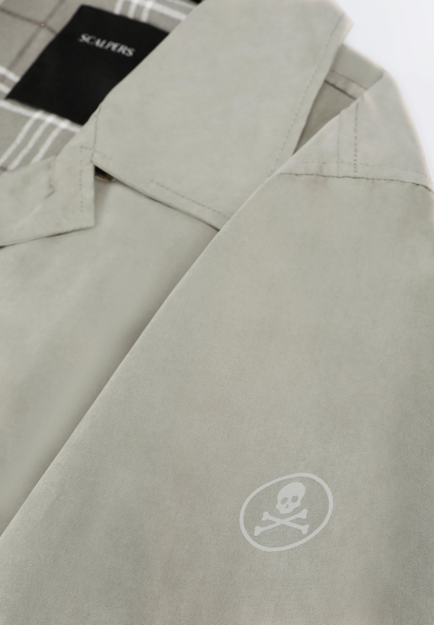 GABARDINA LIGERA PRINT CALAVERA