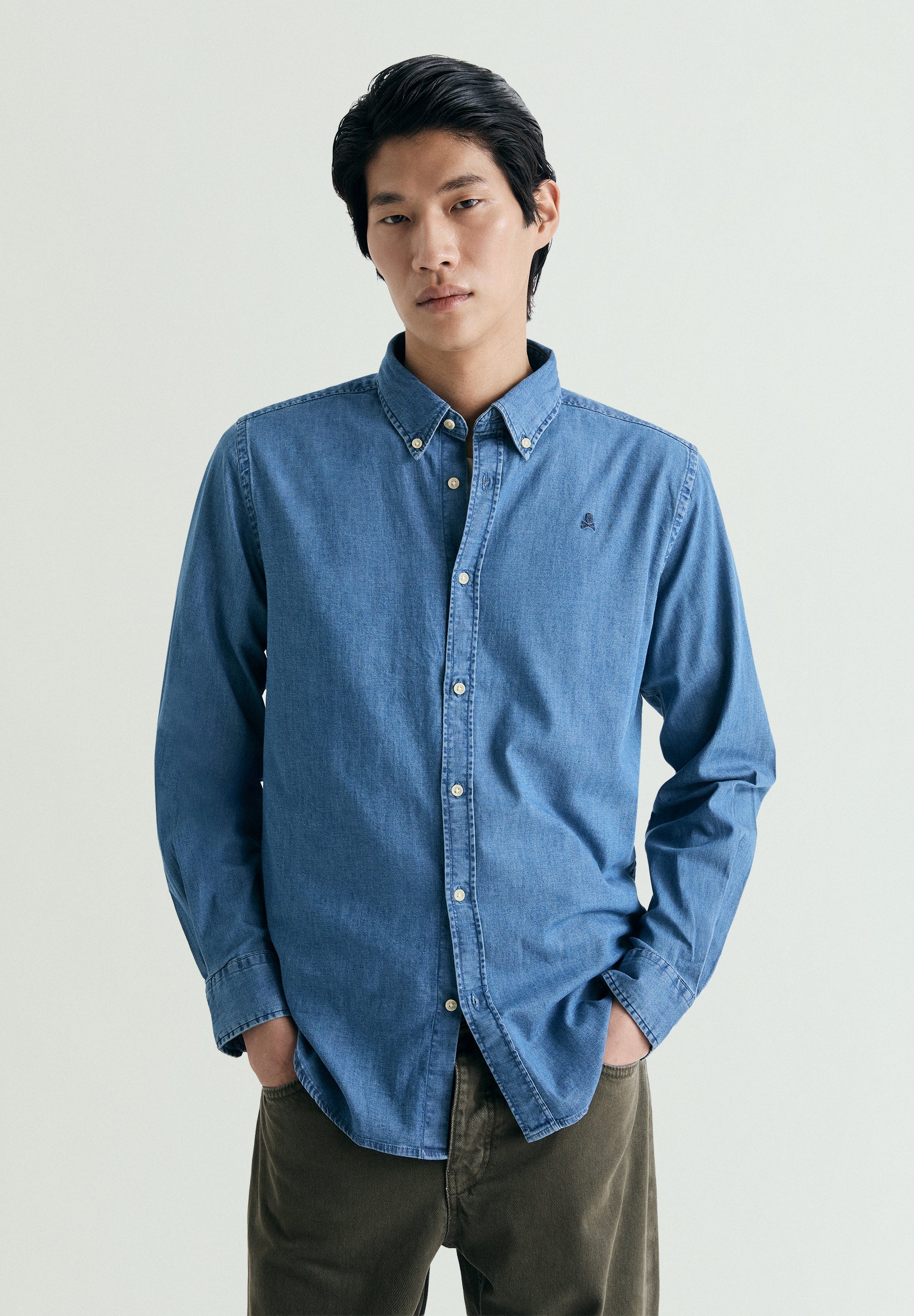 CAMISA DENIM BORDADA CONTRASTE