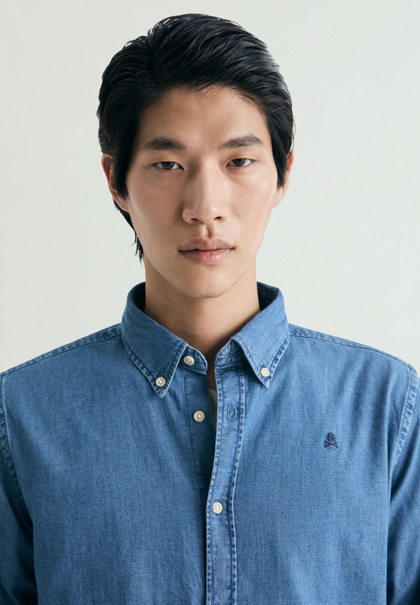 CAMISA DENIM BORDADA CONTRASTE