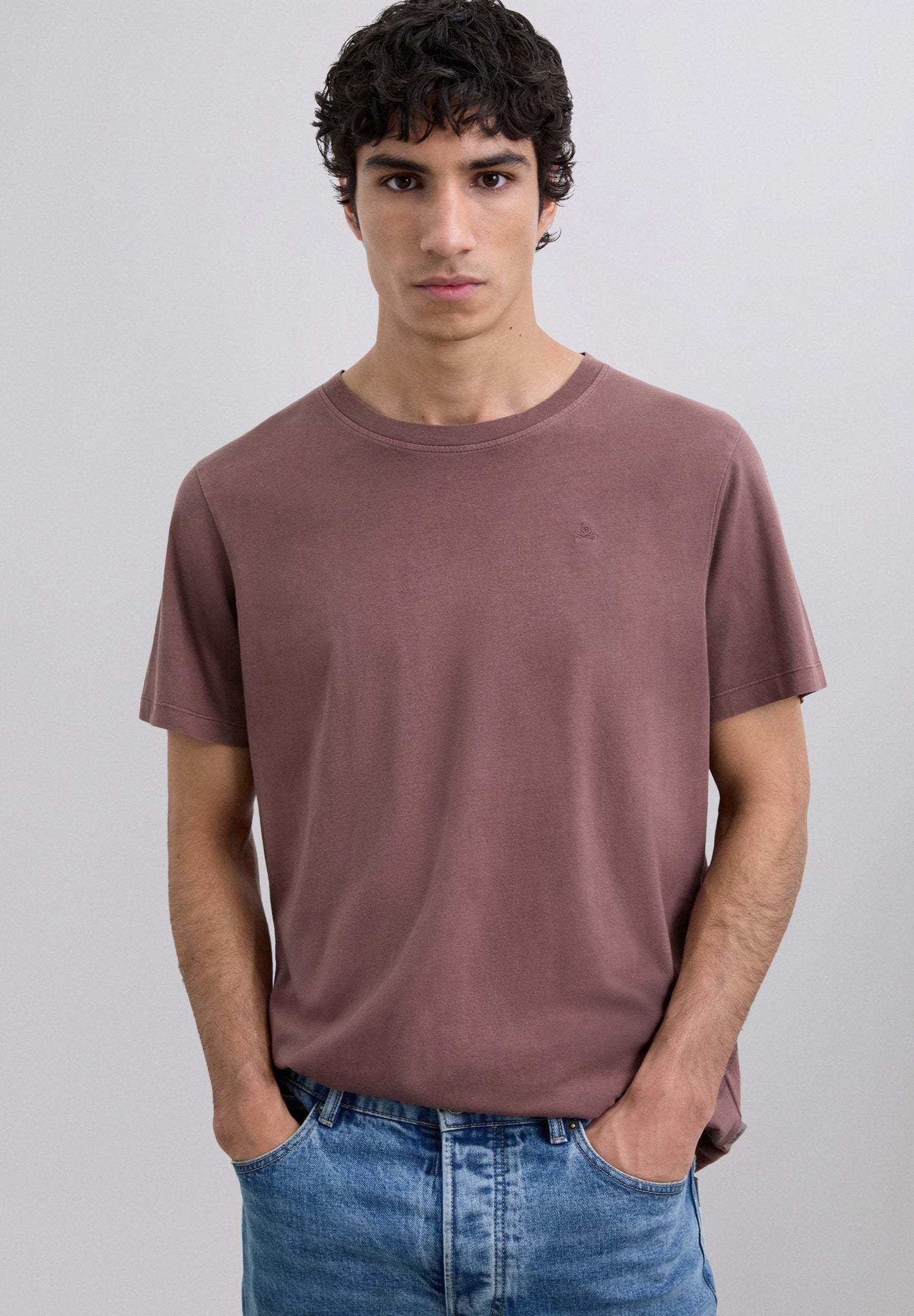 CAMISETA CALAVERA BORDADA TONO