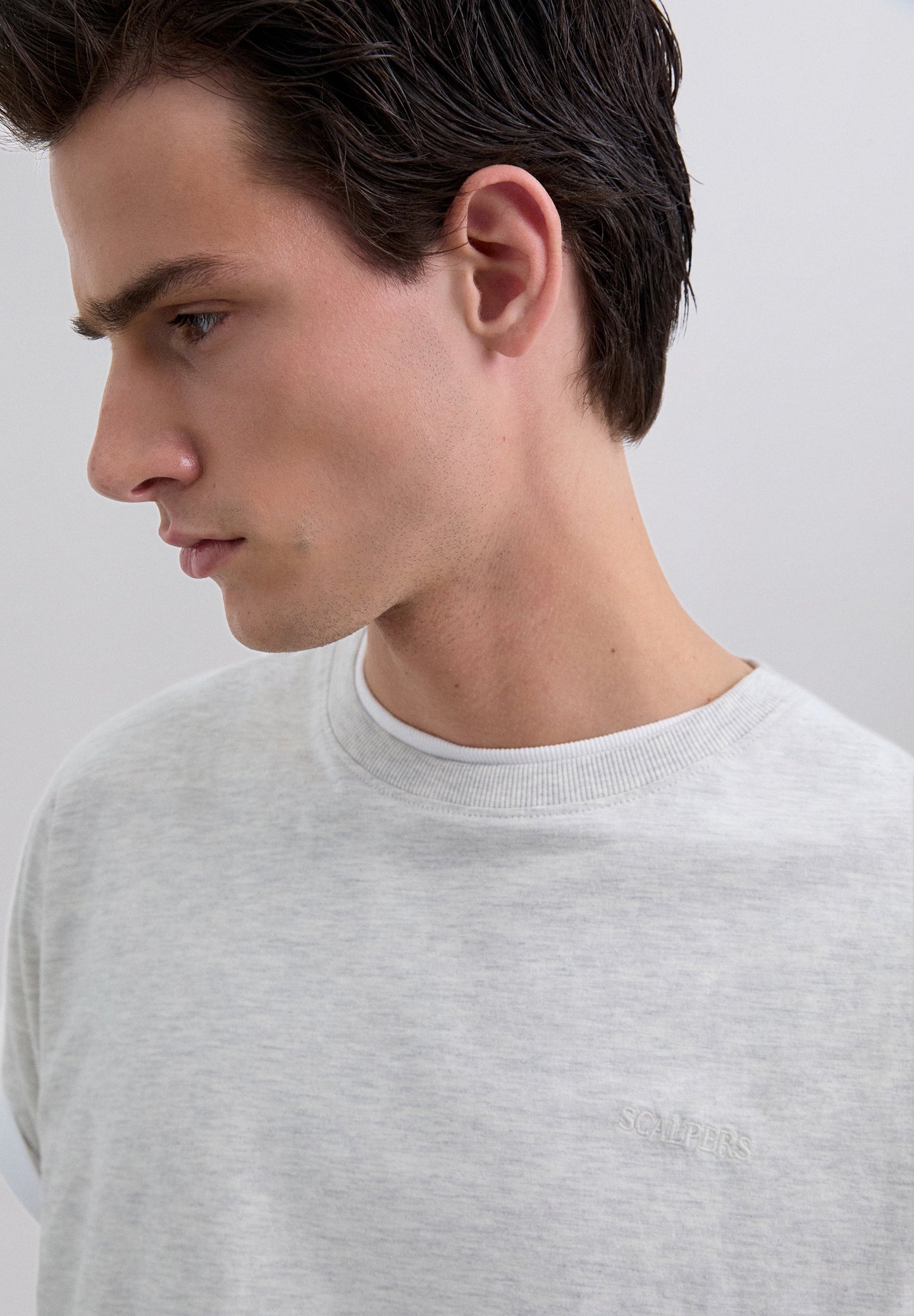 CAMISETA BORDADA EFECTO LAVADO