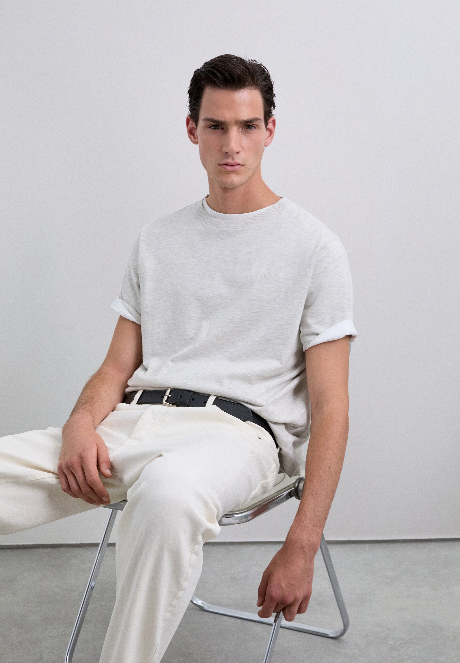 CAMISETA BORDADA EFECTO LAVADO