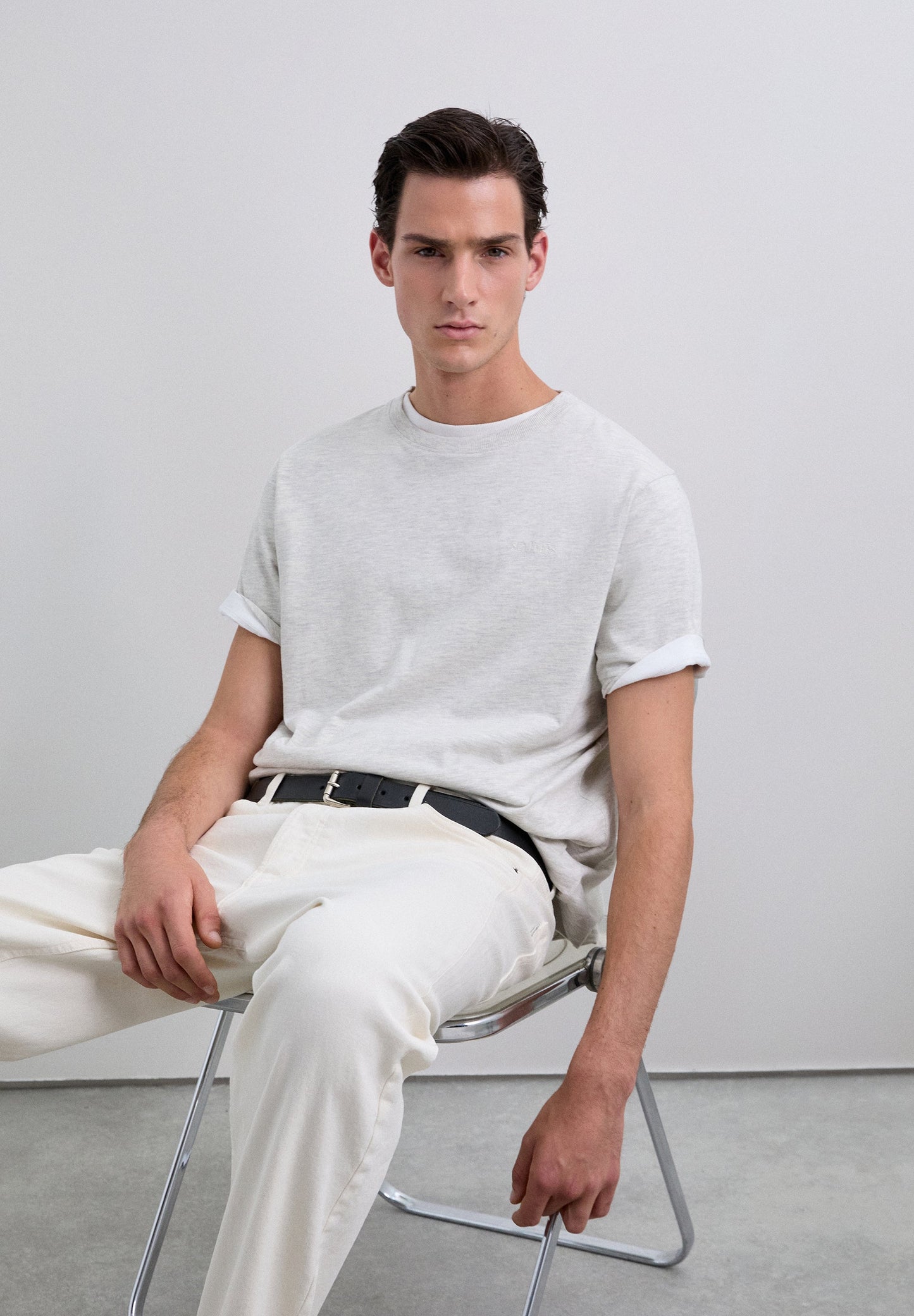 CAMISETA BORDADA EFECTO LAVADO