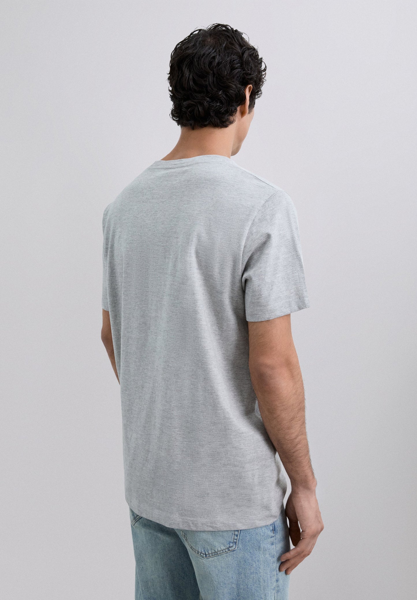 CAMISETA PARCHE BORDADO LOGO