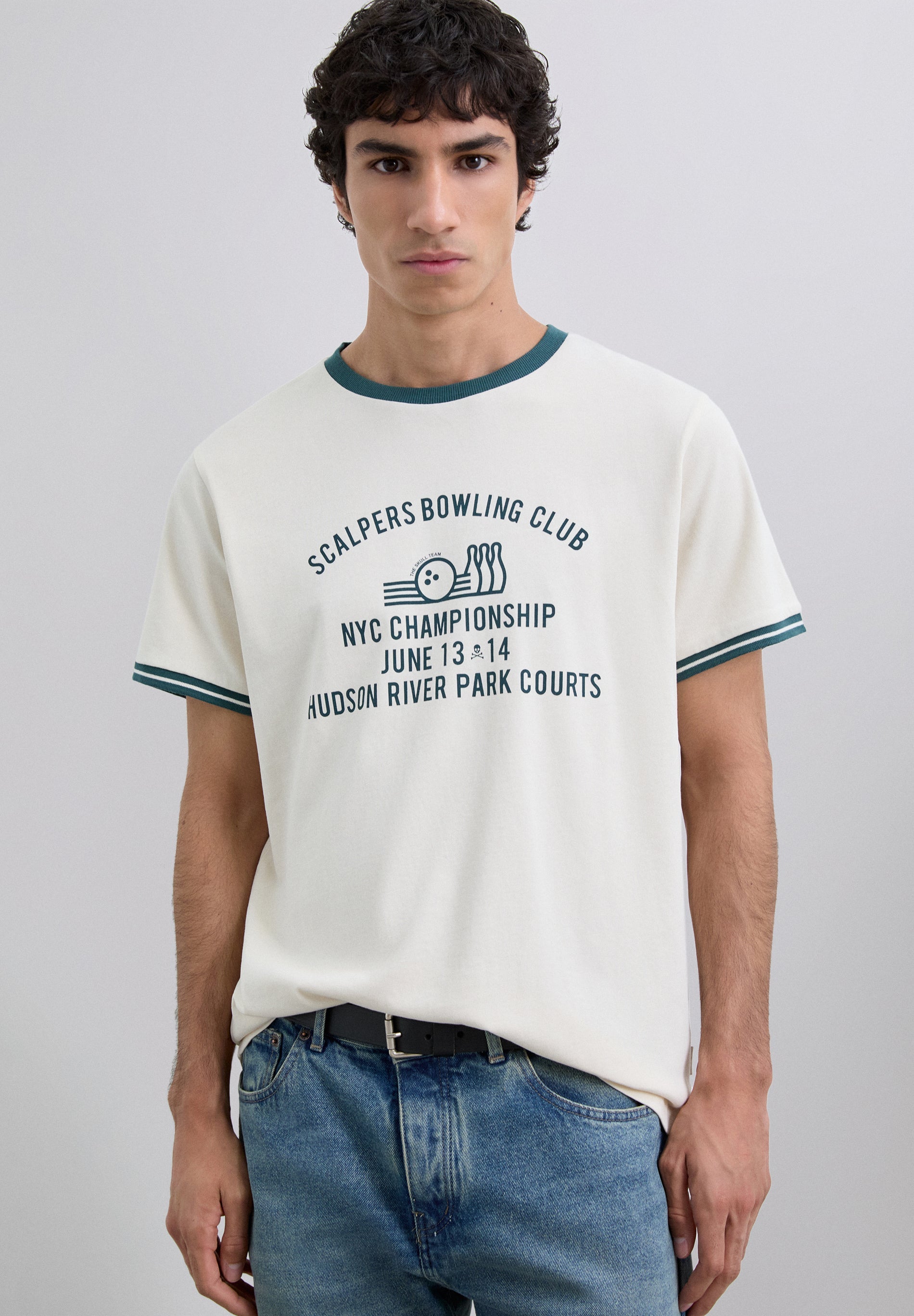 CAMISETA PRINT CONTRASTE
