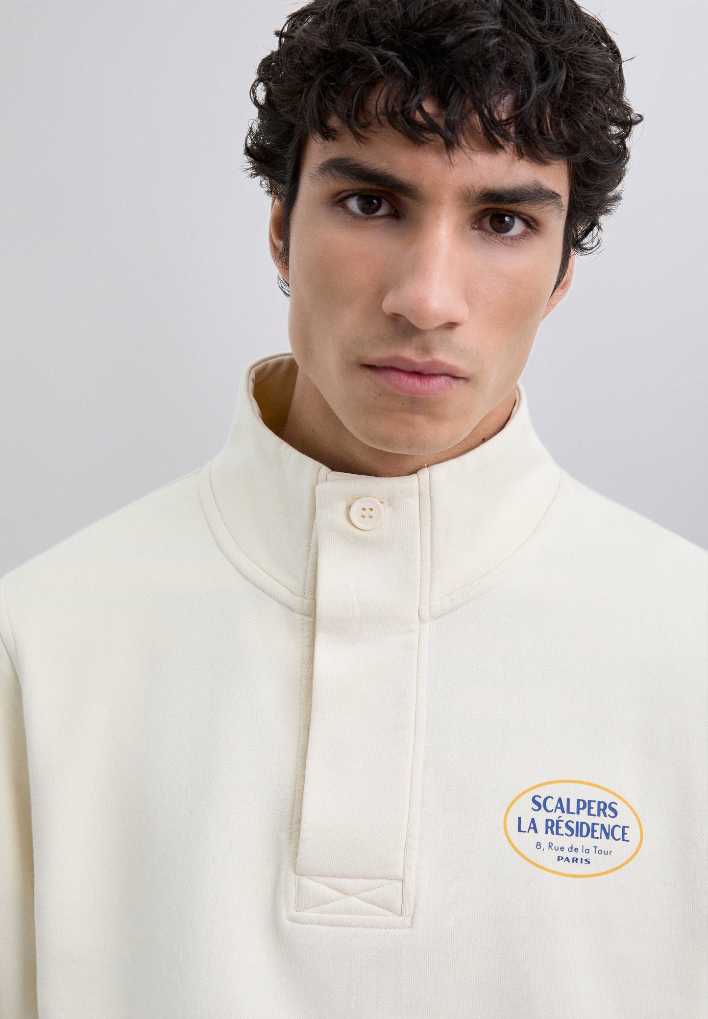 SUDADERA CUELLO ALTO LOGO