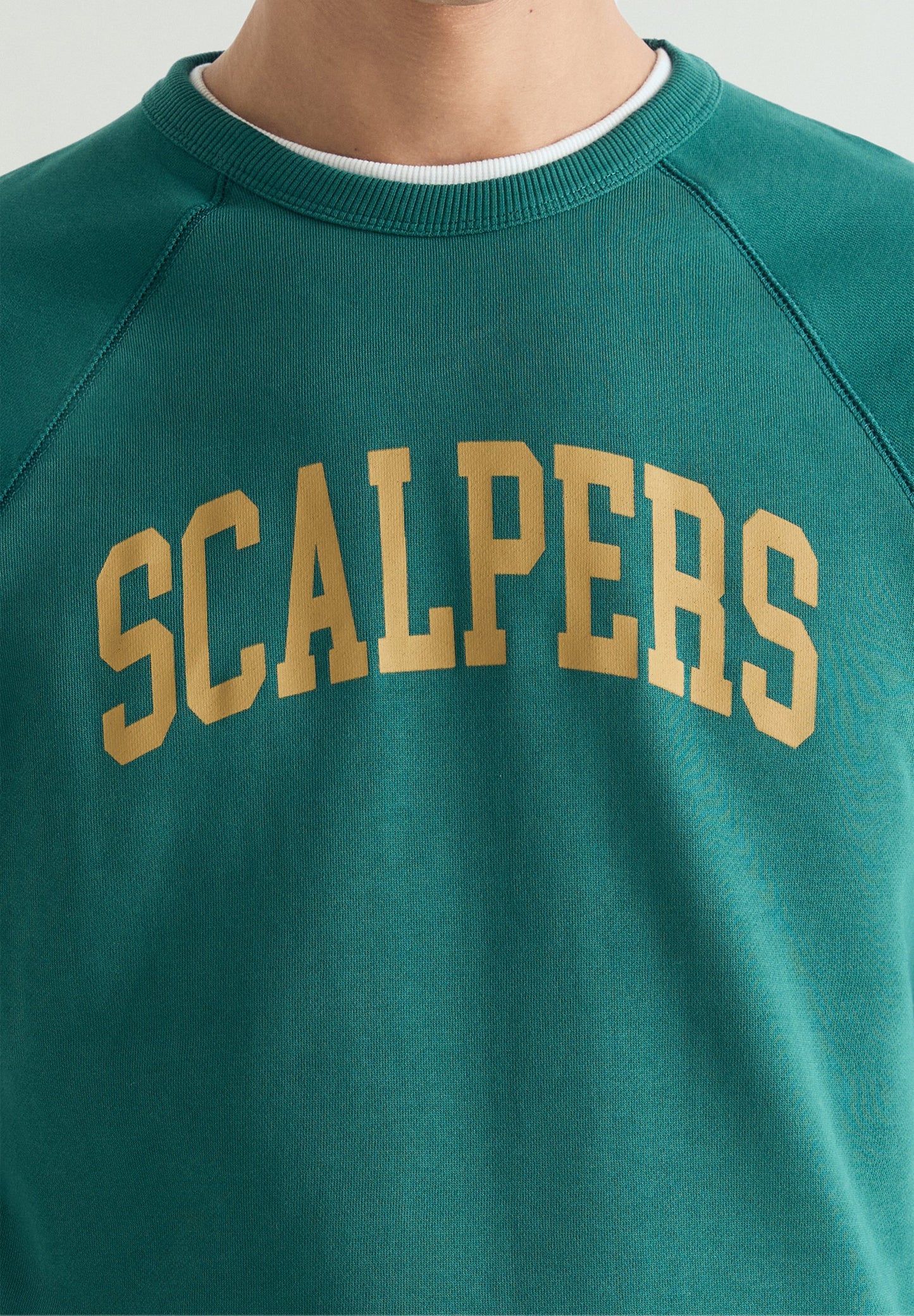 SUDADERA ESTAMPADA VARSITY