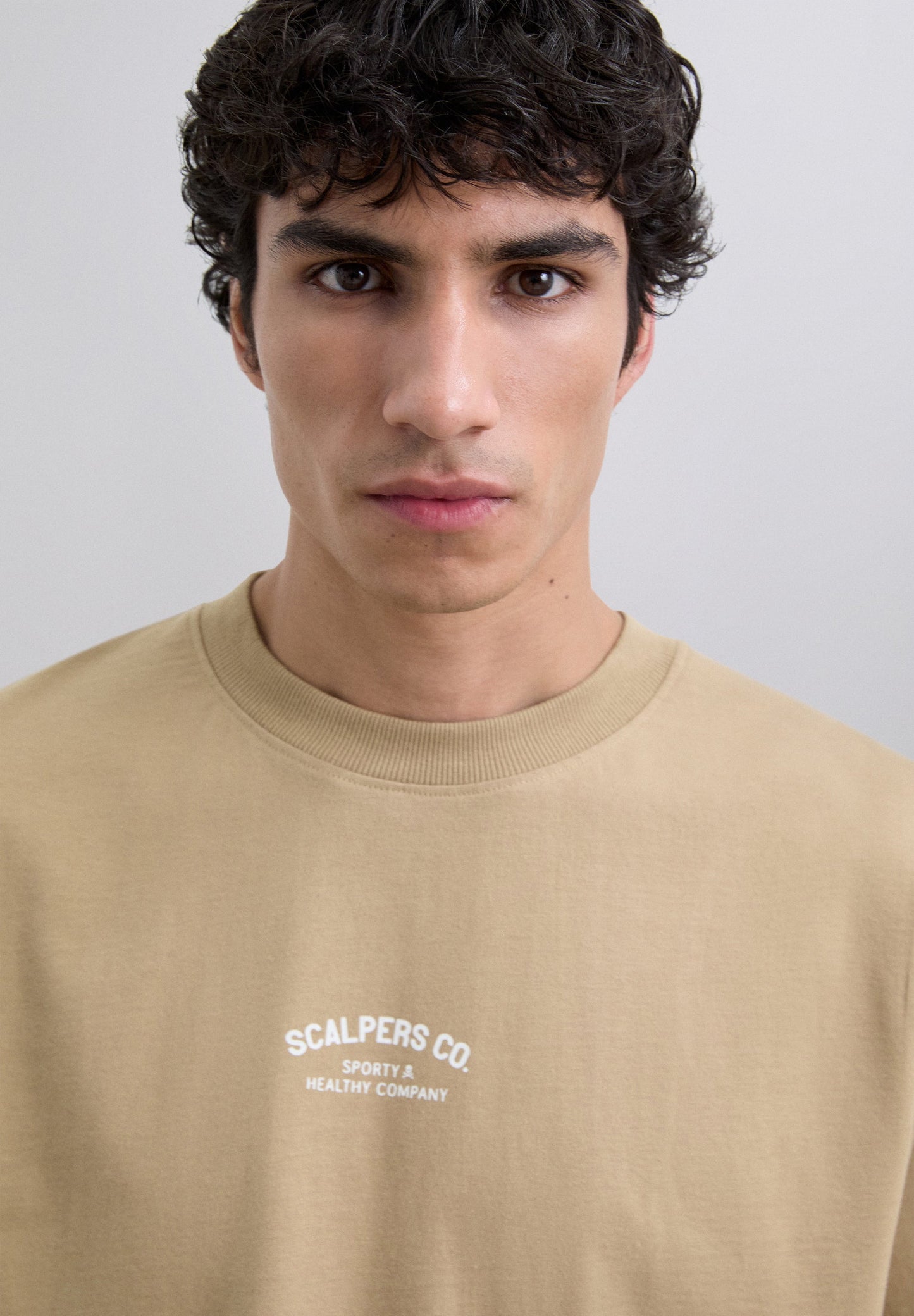 CAMISETA PRINT LOGO CONTRASTE