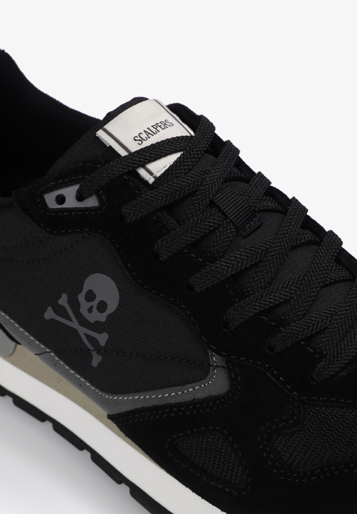SNEAKERS PIEL CALAVERA - Scalpers