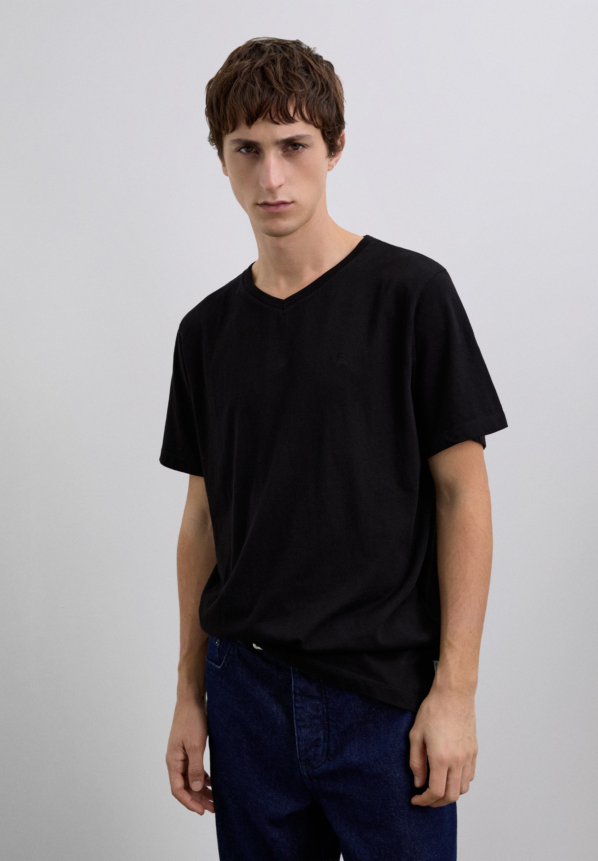 CAMISETA CALAVERA BORDADA TONO