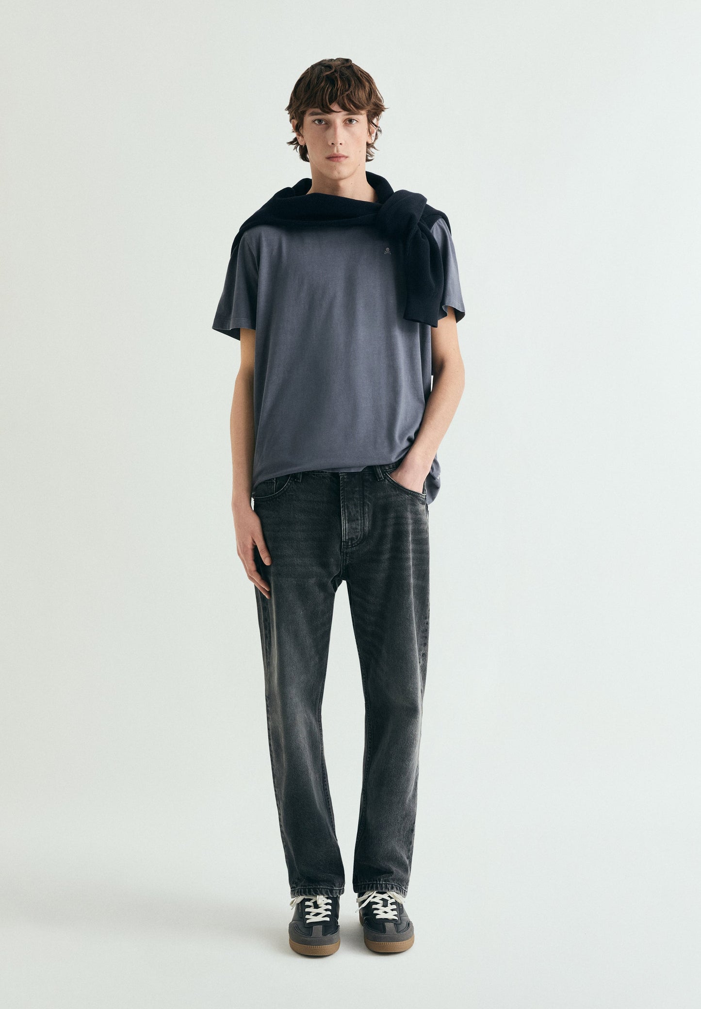 CAMISETA BORDADA EFECTO WASHED