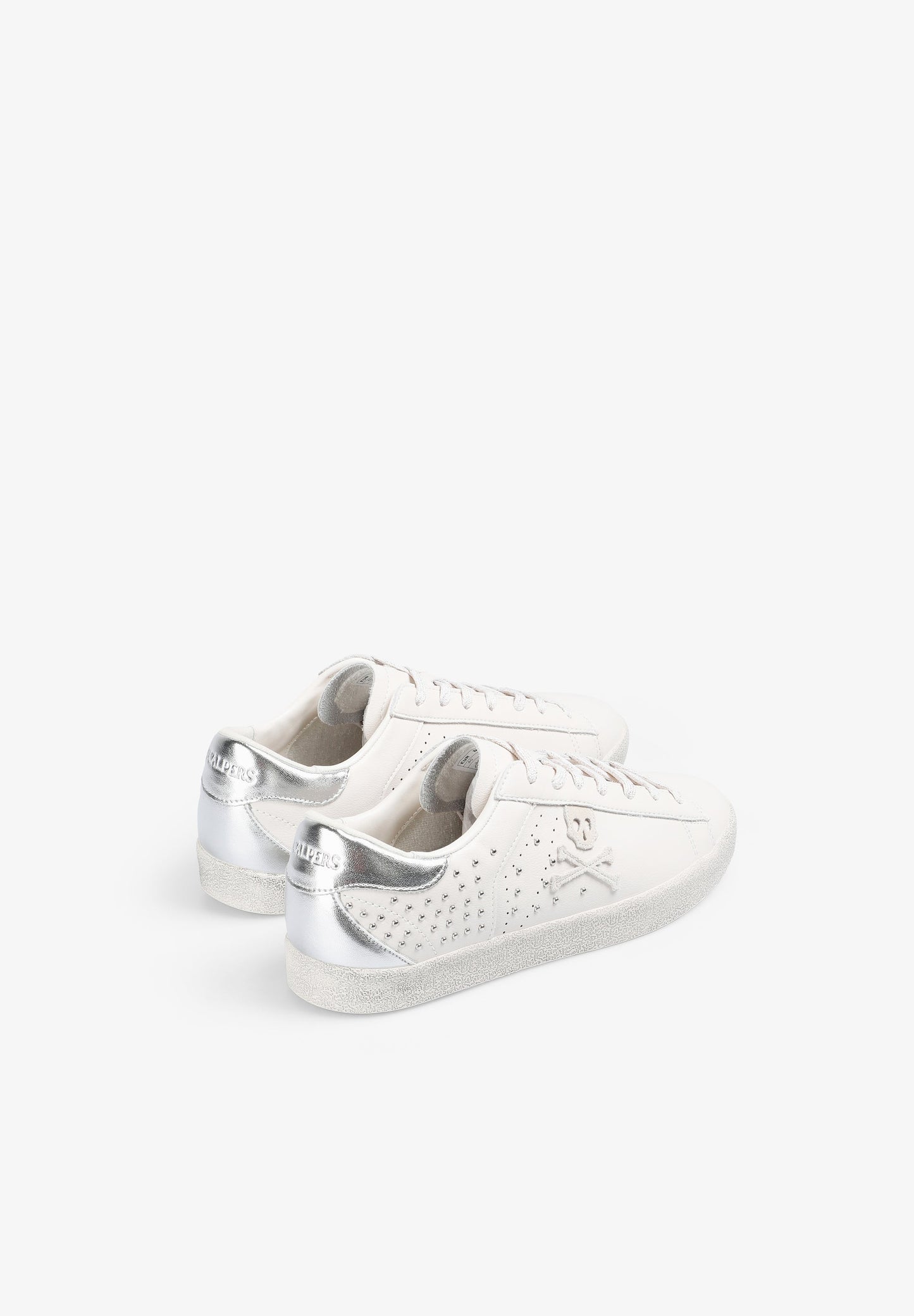 SNEAKERS CALAVERA TACHUELAS