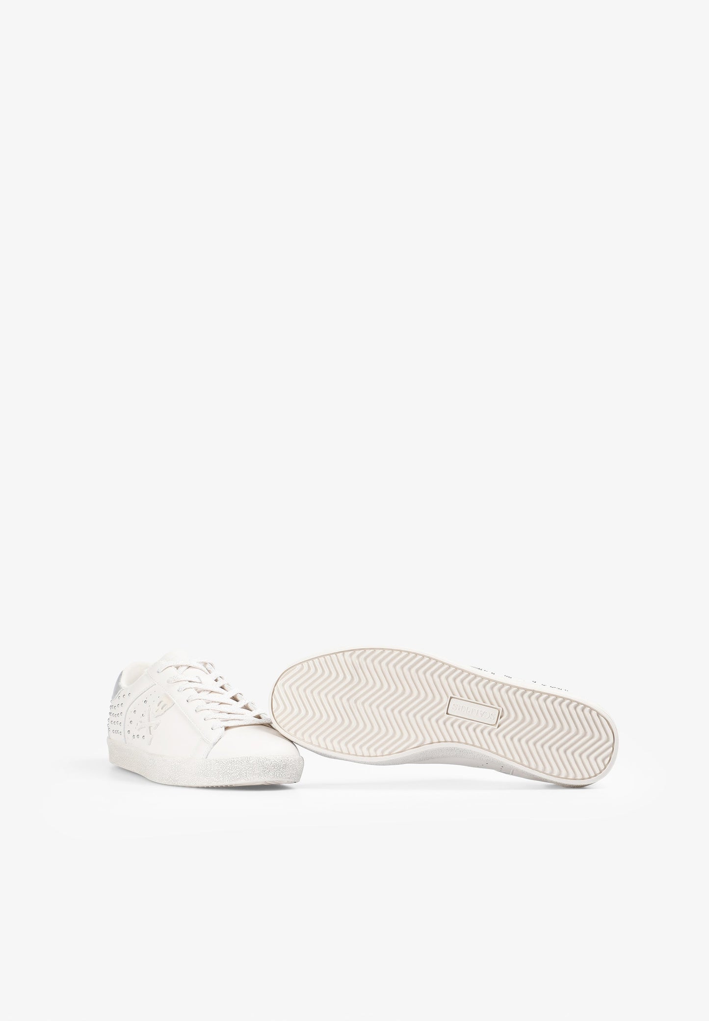 SNEAKERS CALAVERA TACHUELAS