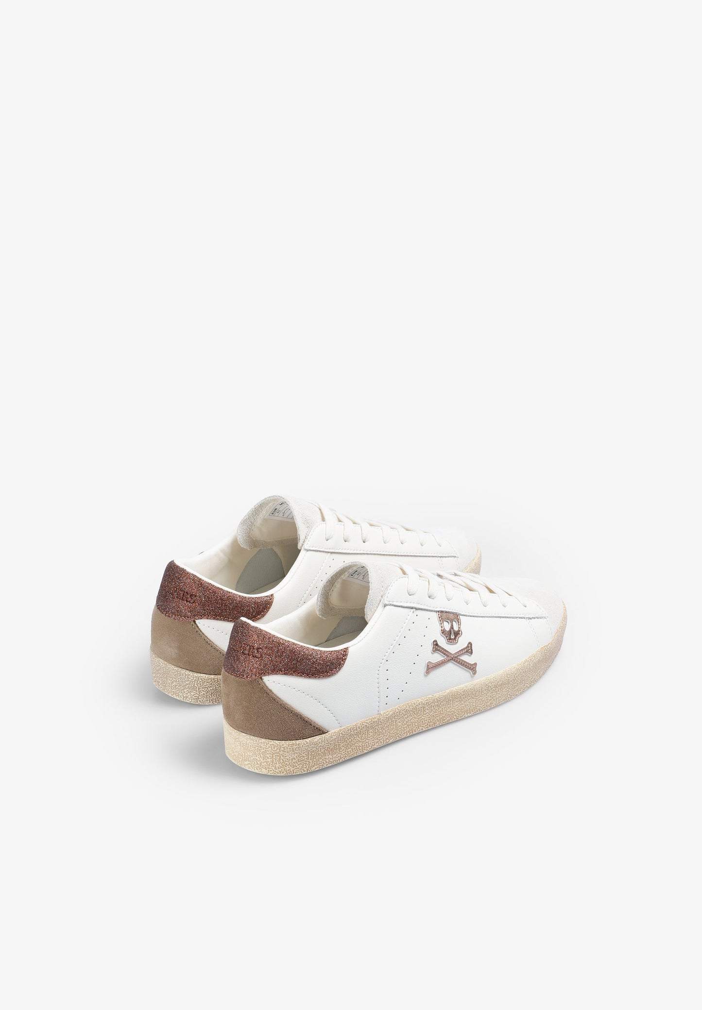 SNEAKERS CALAVERA METALIZADA