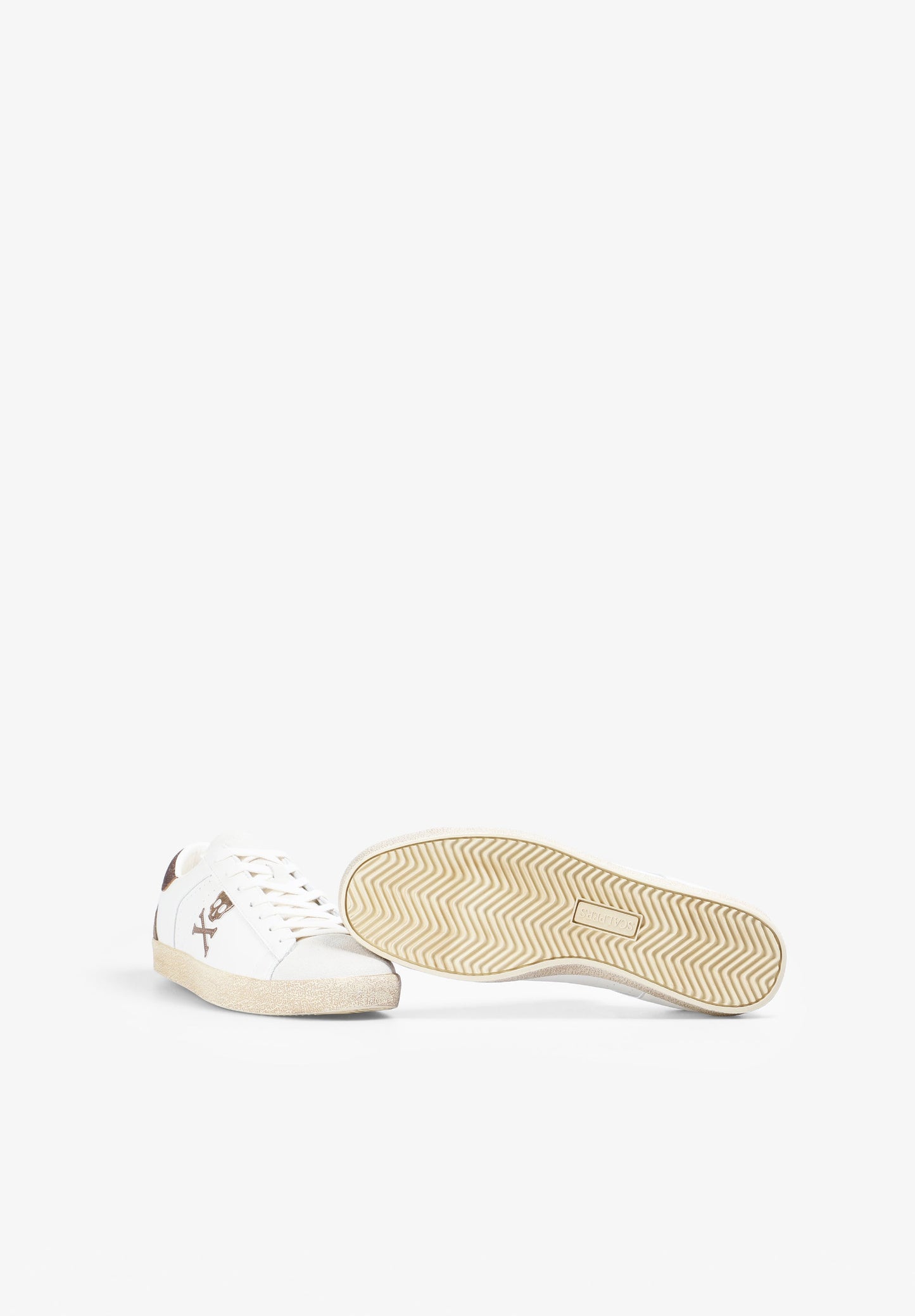 SNEAKERS CALAVERA METALIZADA