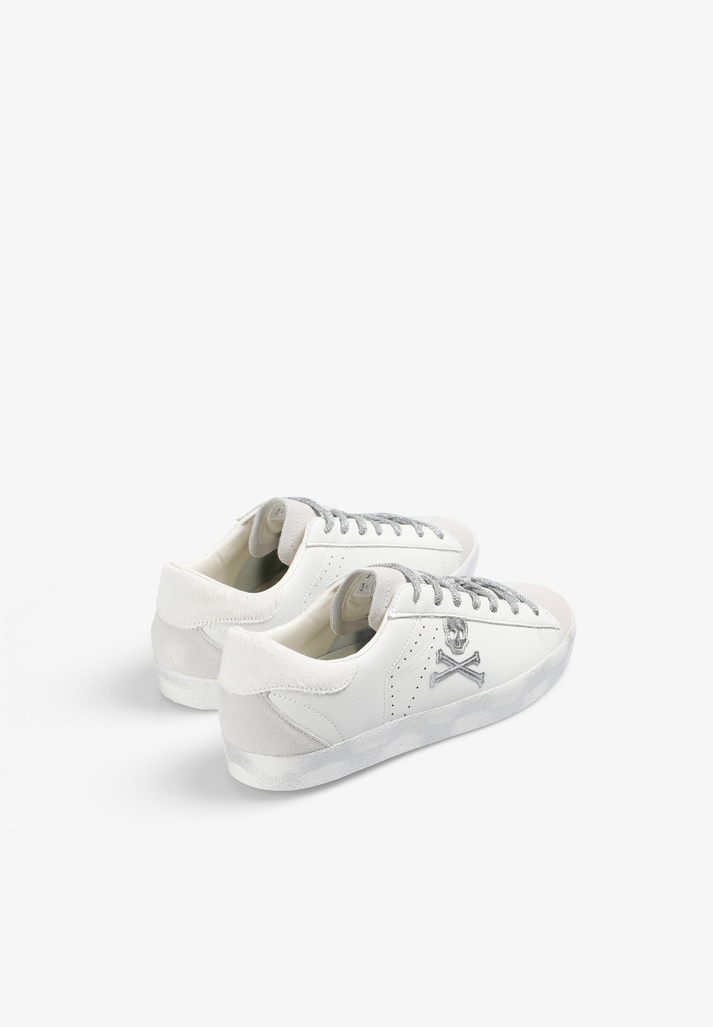 SNEAKERS CALAVERA METALIZADA