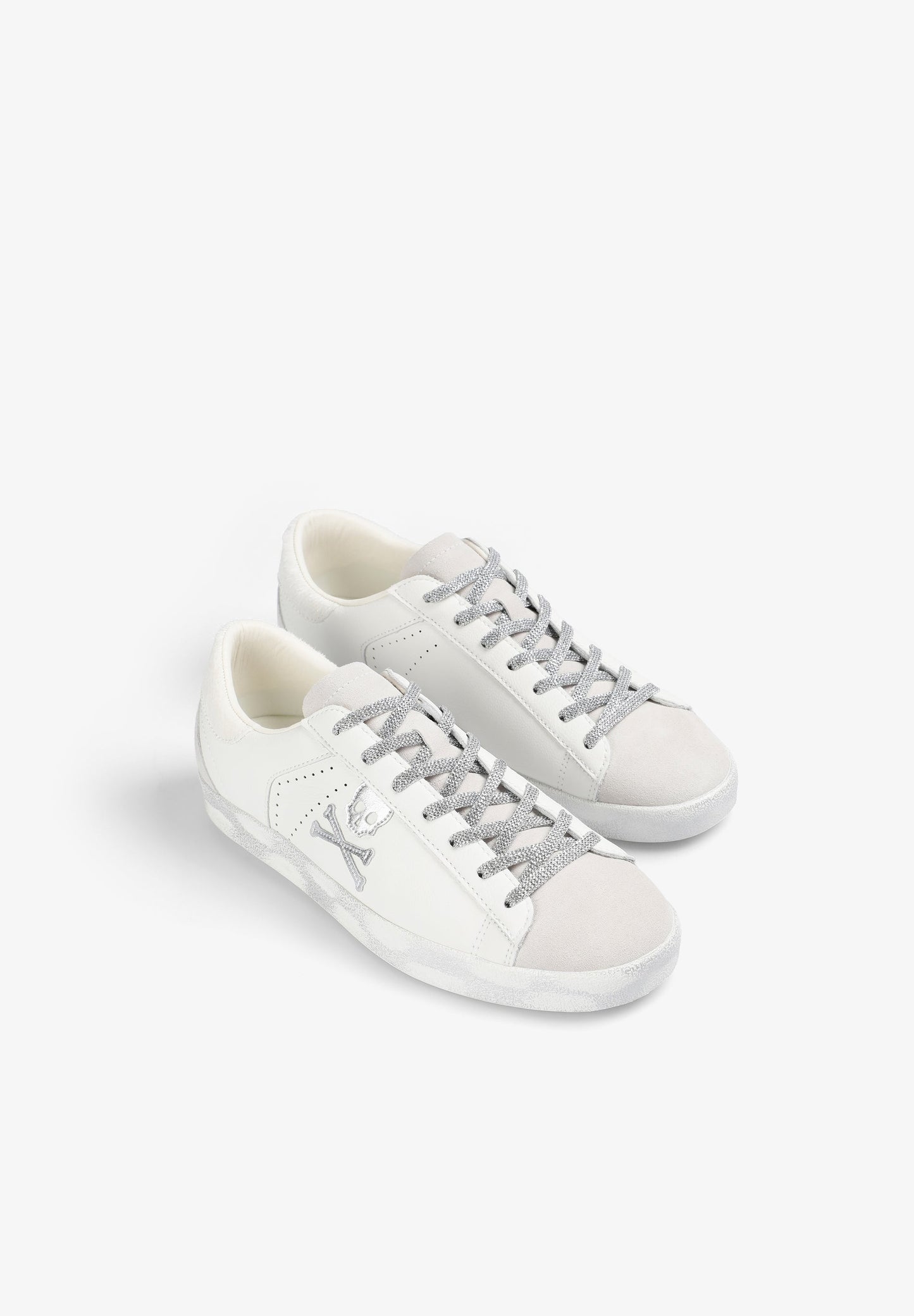 SNEAKERS CALAVERA METALIZADA