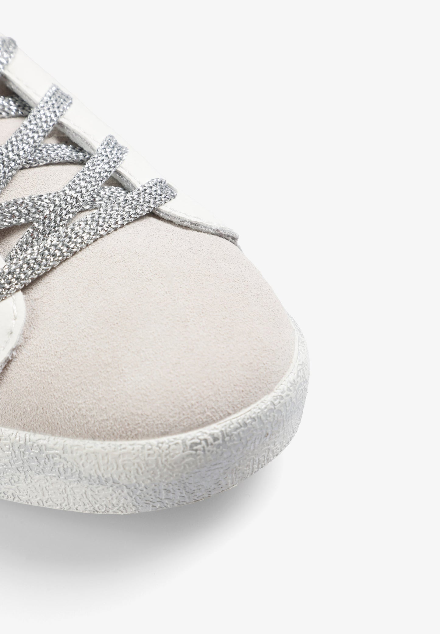 SNEAKERS CALAVERA METALIZADA