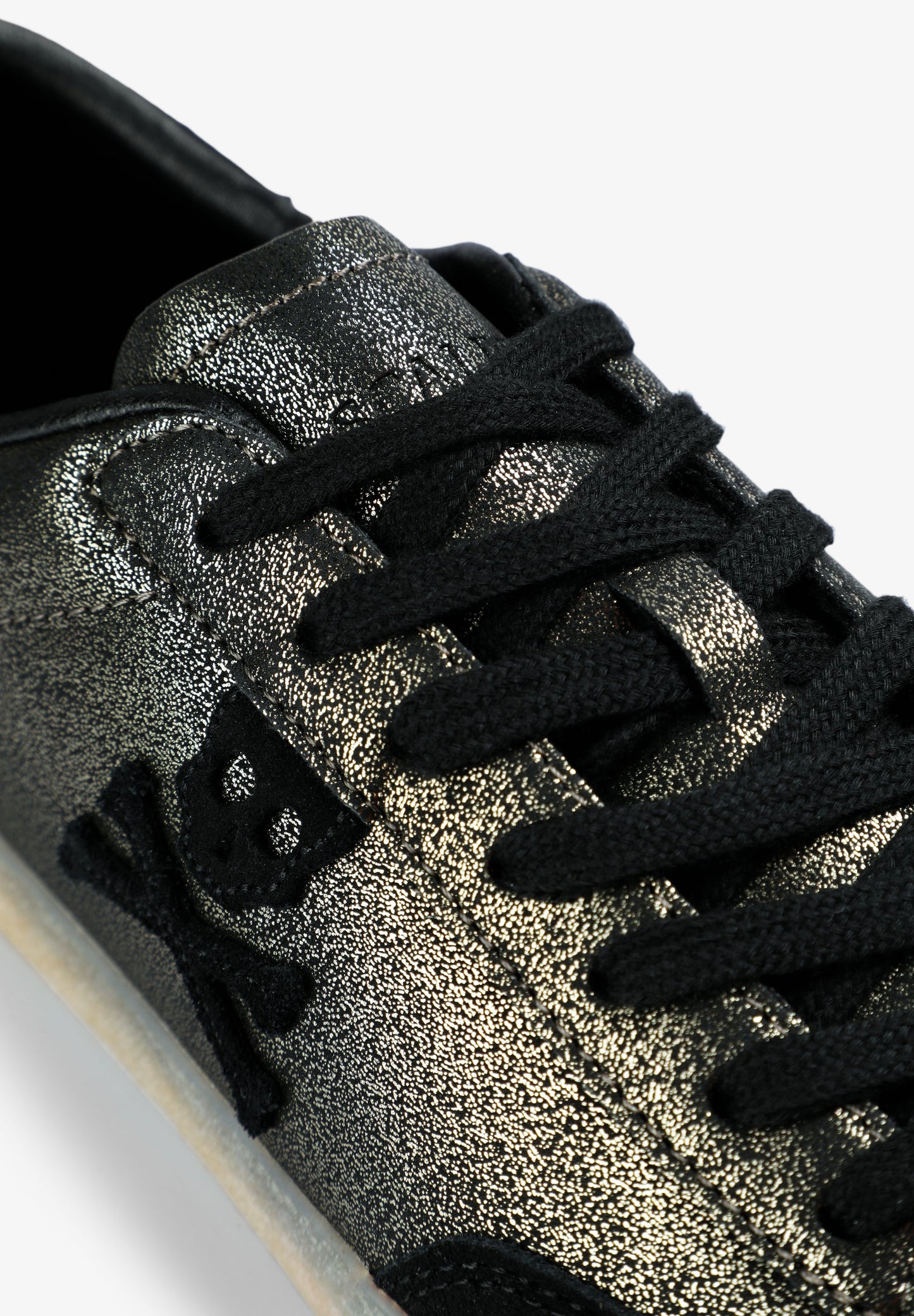 SNEAKERS METALIZADAS CALAVERA LATERAL