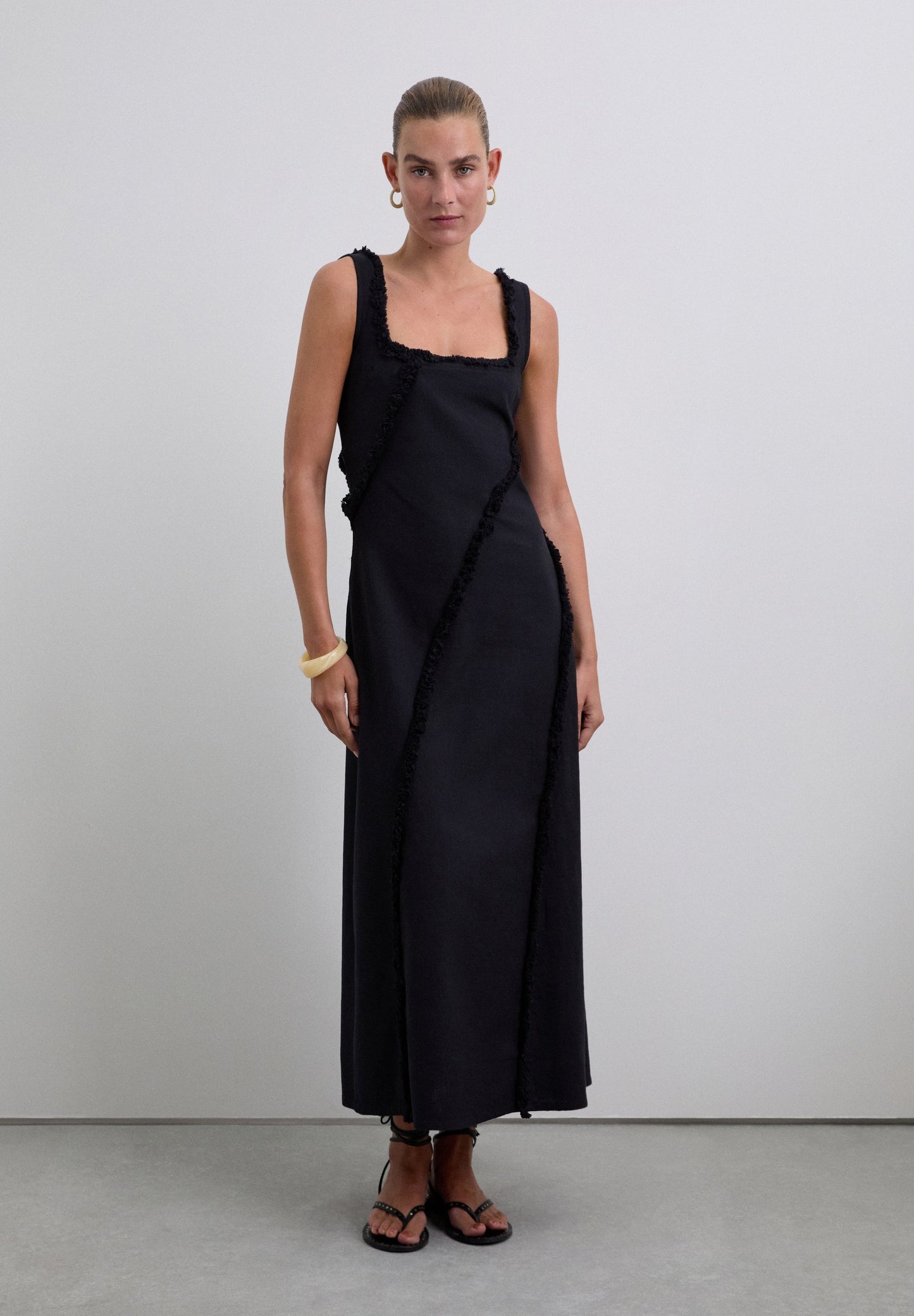 VESTIDO FLECOS DESPUNTADOS