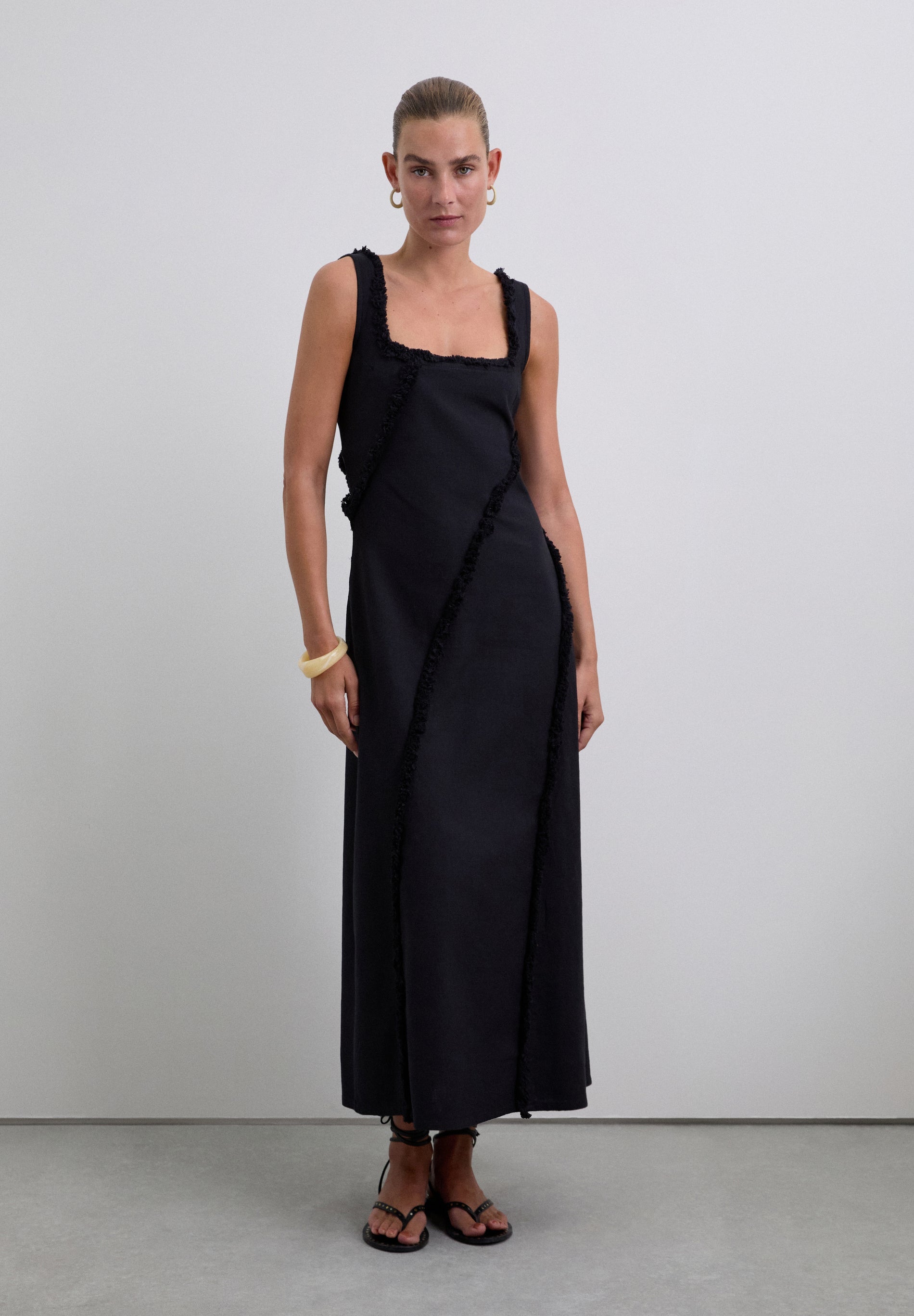 VESTIDO FLECOS DESPUNTADOS