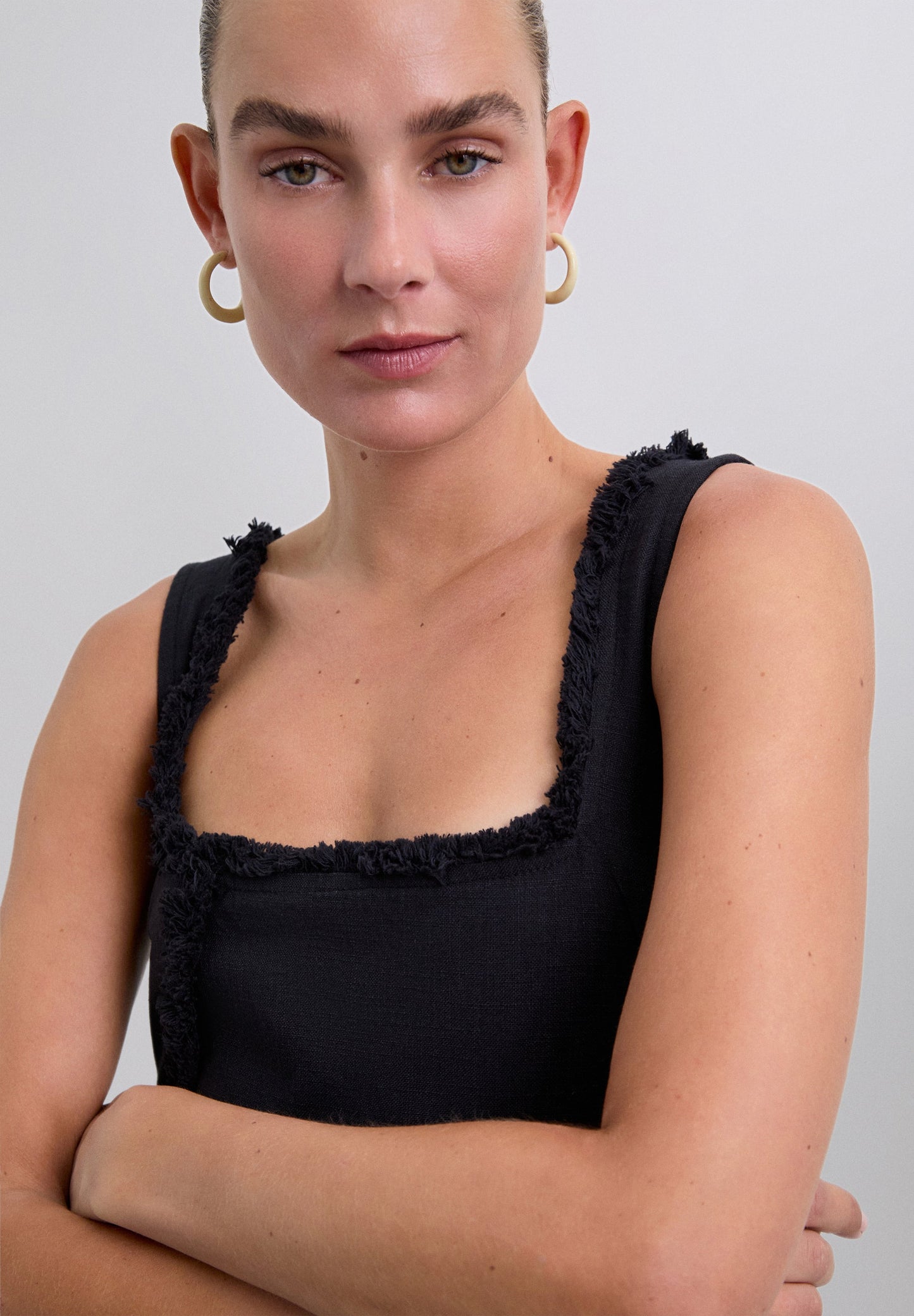 VESTIDO FLECOS DESPUNTADOS